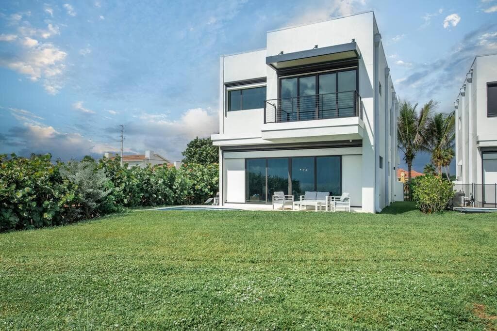 Oceanfront 4-bed Designer Villa with private pool
