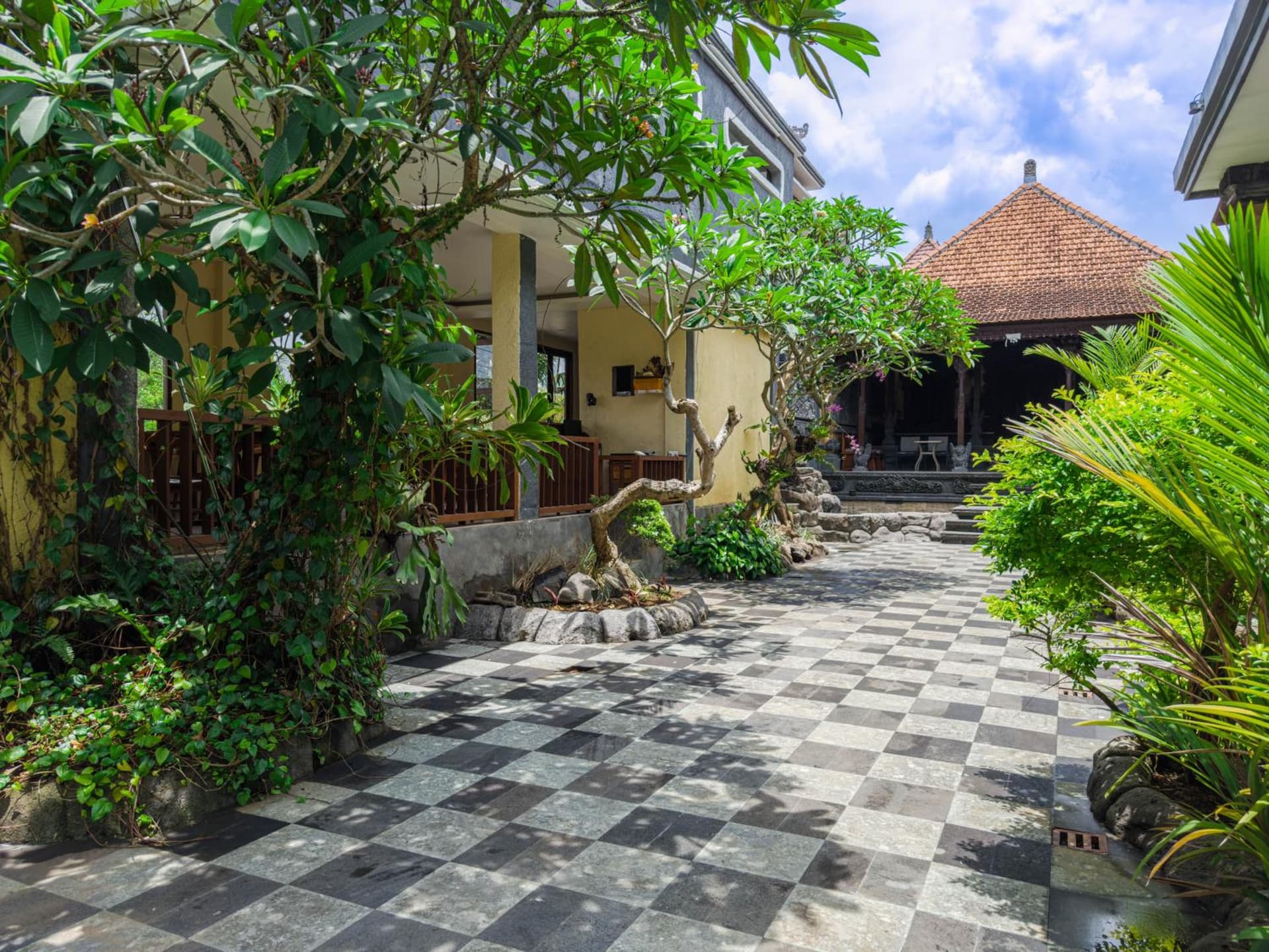 Giriya Amerta Hotel