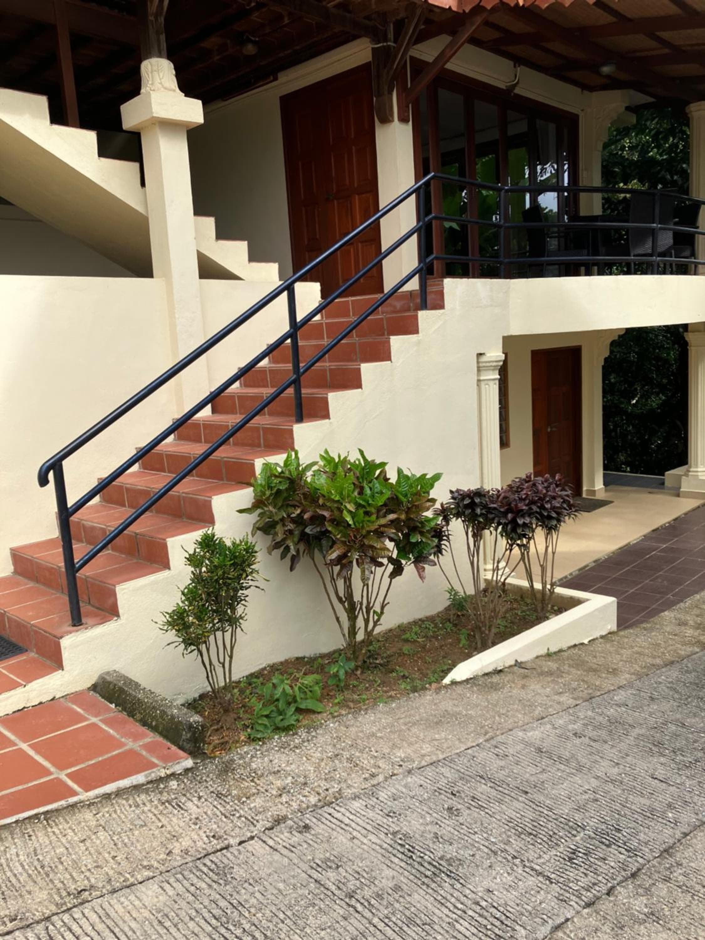 Sunset Hill Villas- Crystal Studio - Ruby Room