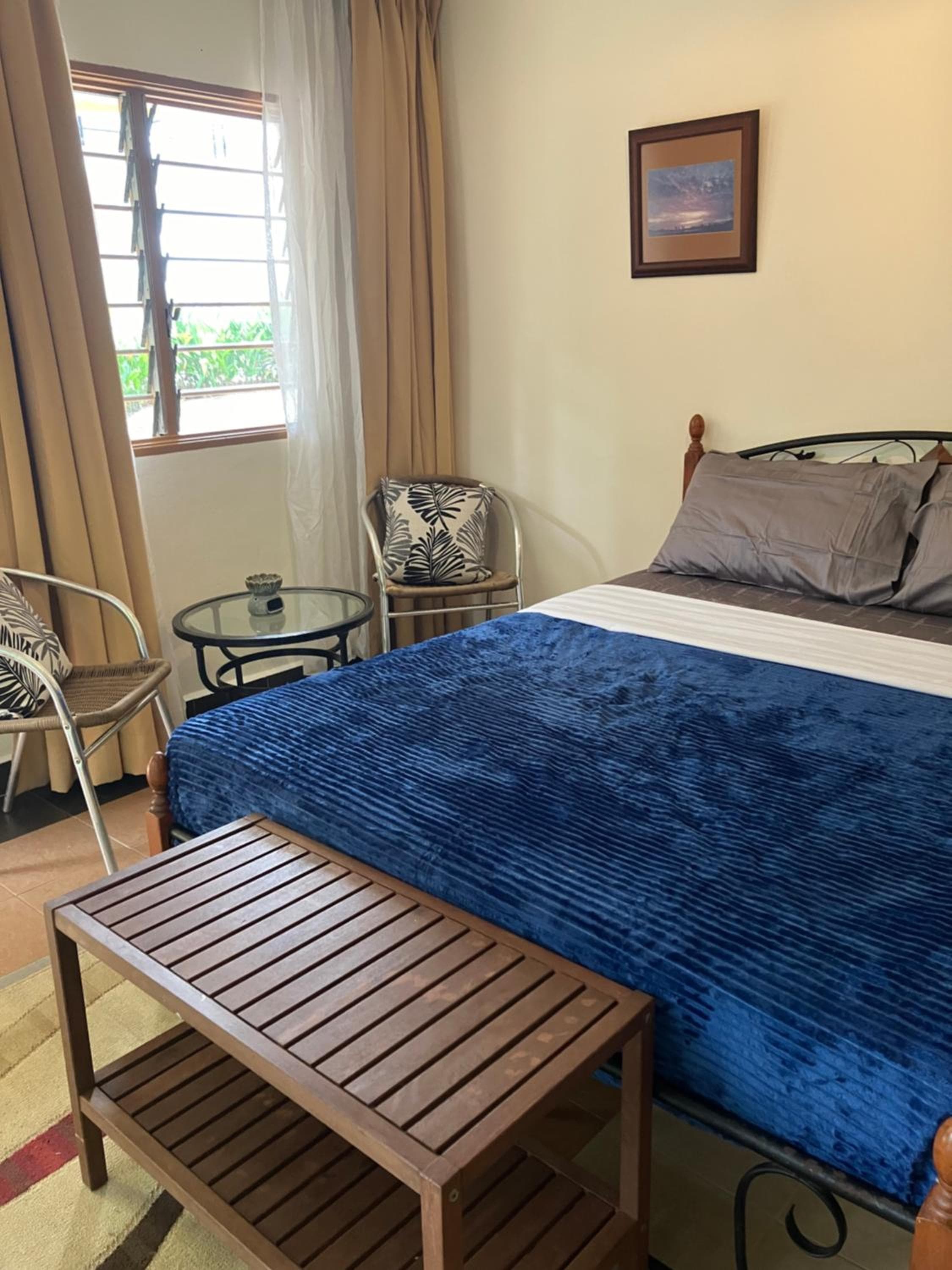 Sunset Hill Villas- Crystal Studio - Ruby Room