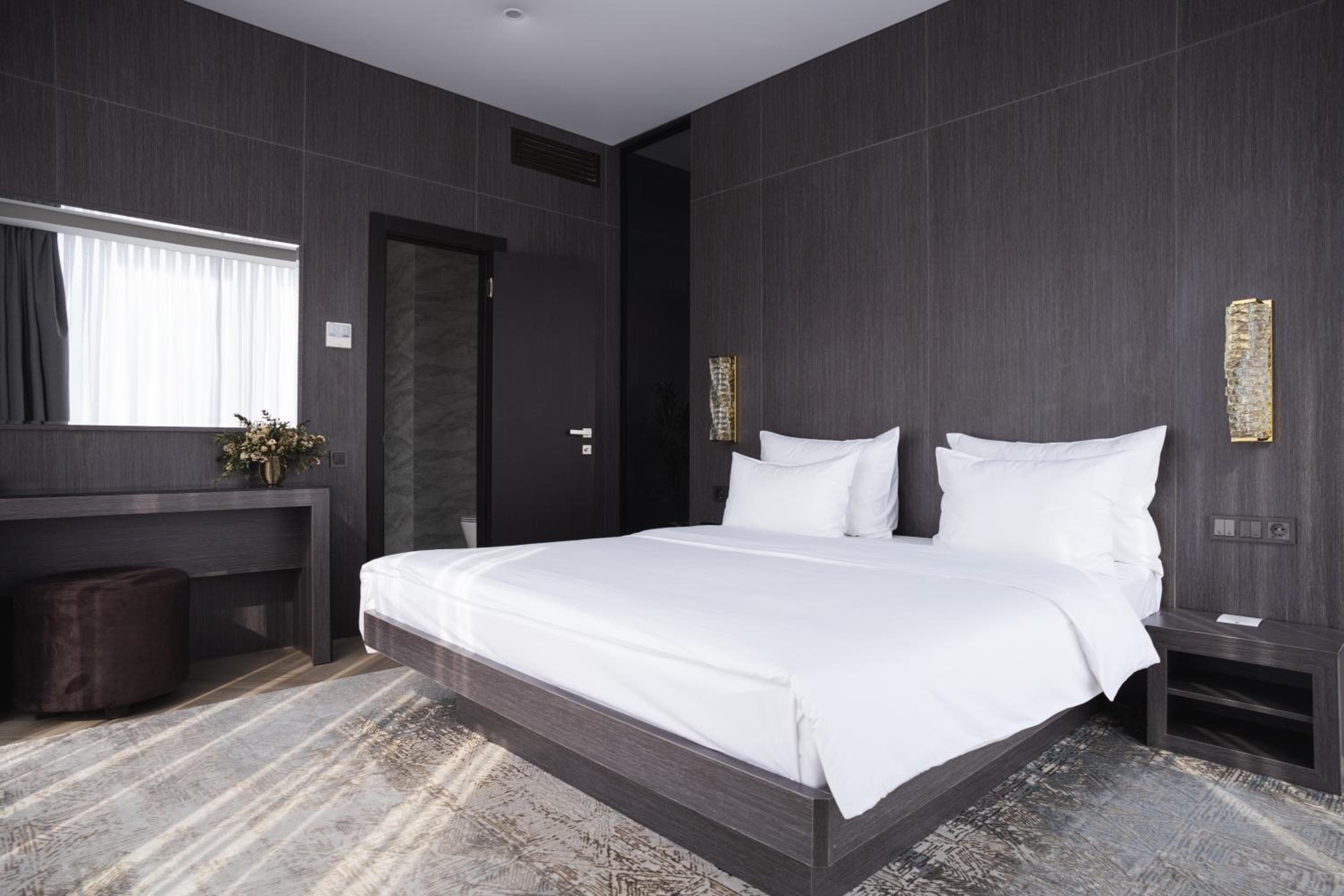 Resident City Hotel