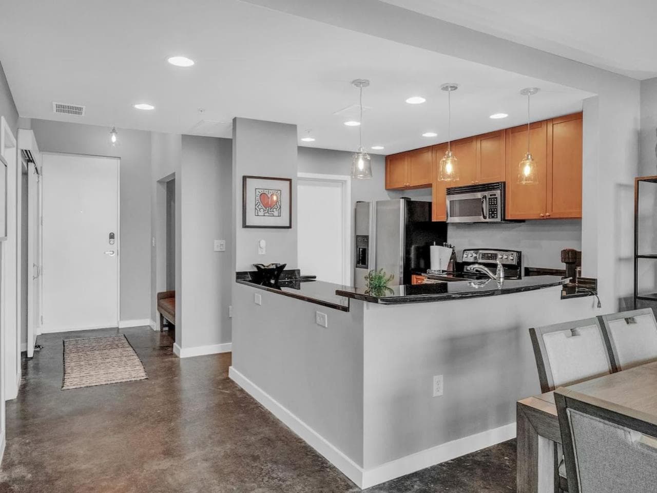 Spacious 2BD 2BTH Luxury Condo