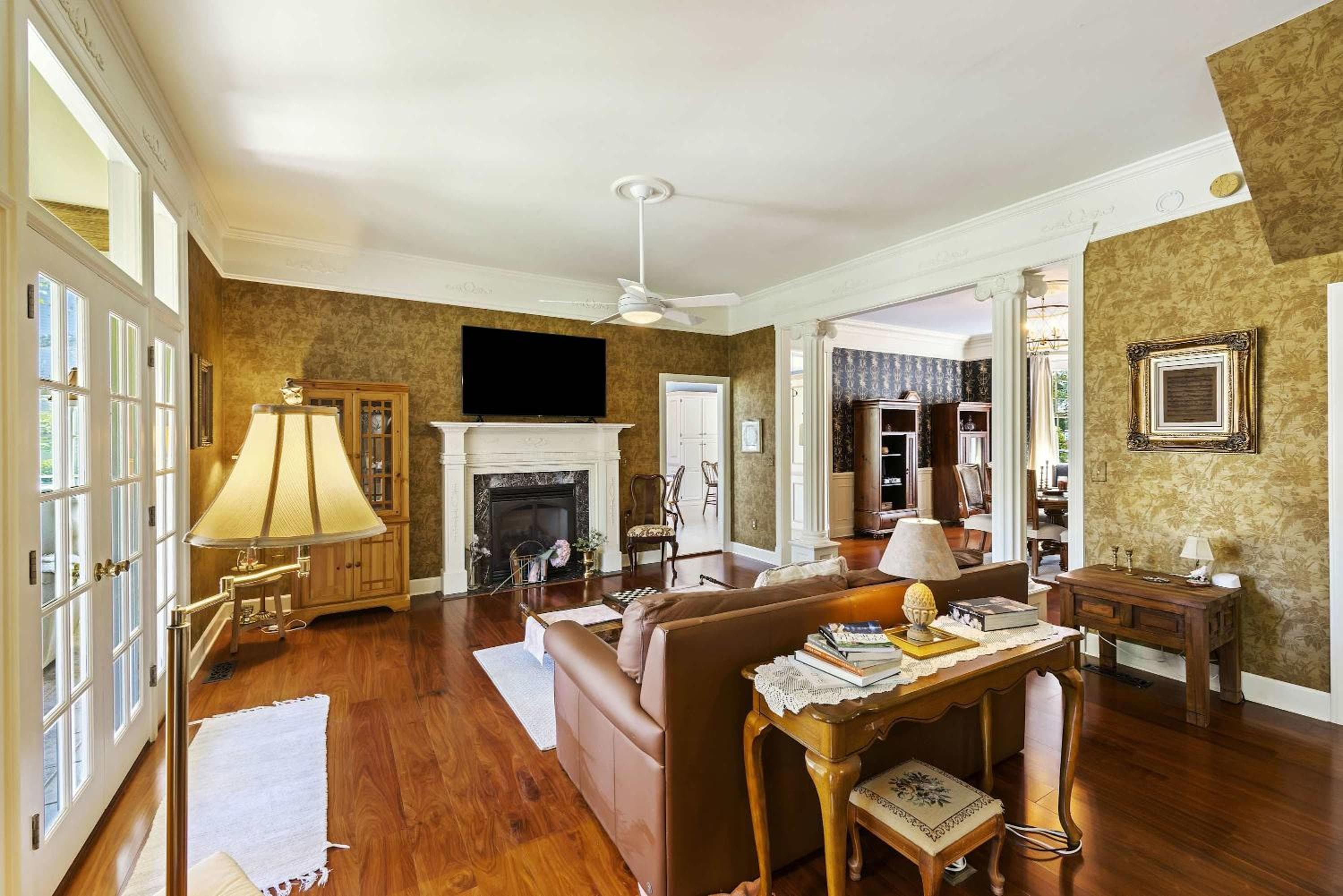 Charming Lakefront Home in Maclaura Hall