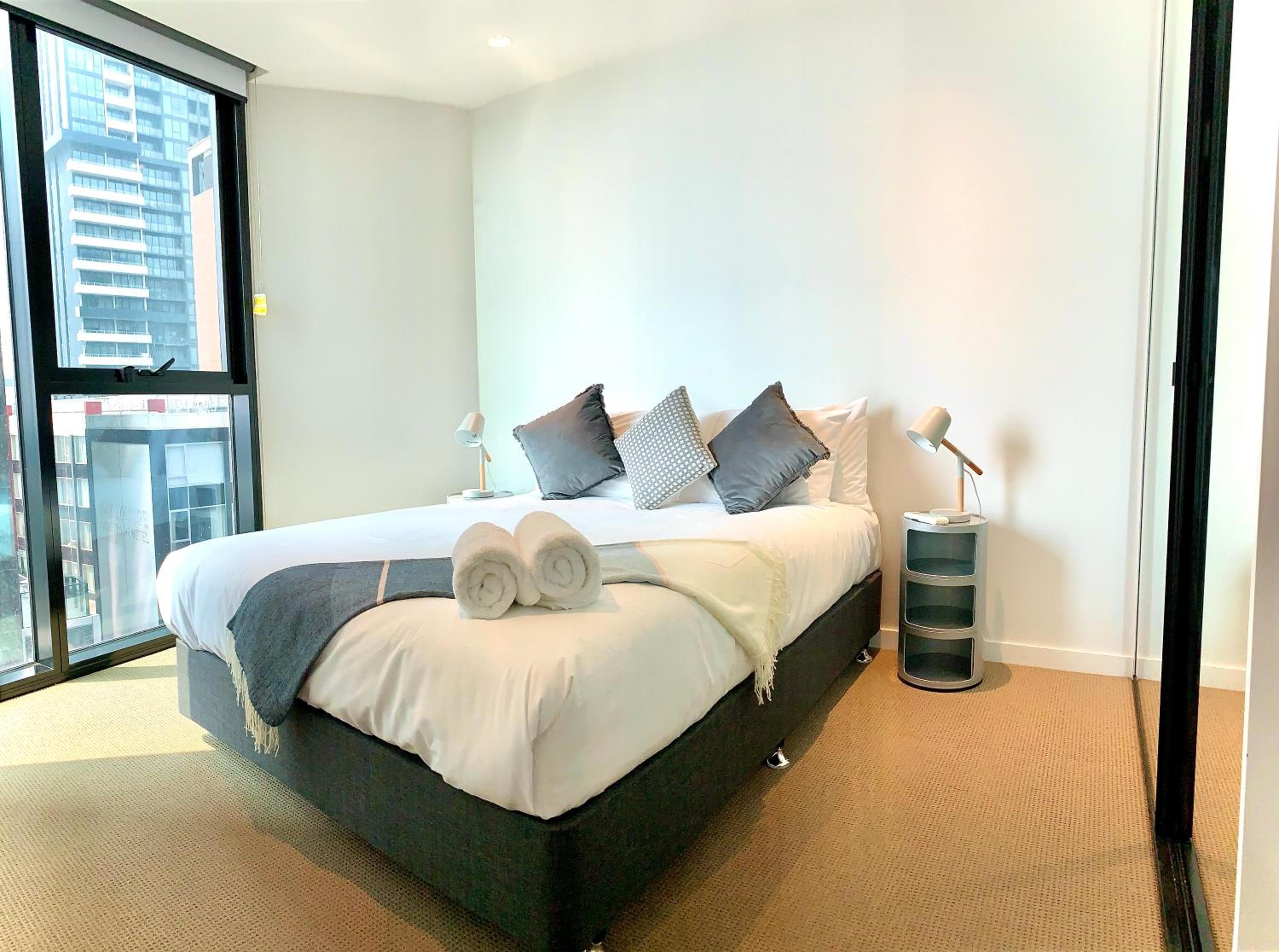 ReadySet Apartments at Lighthouse