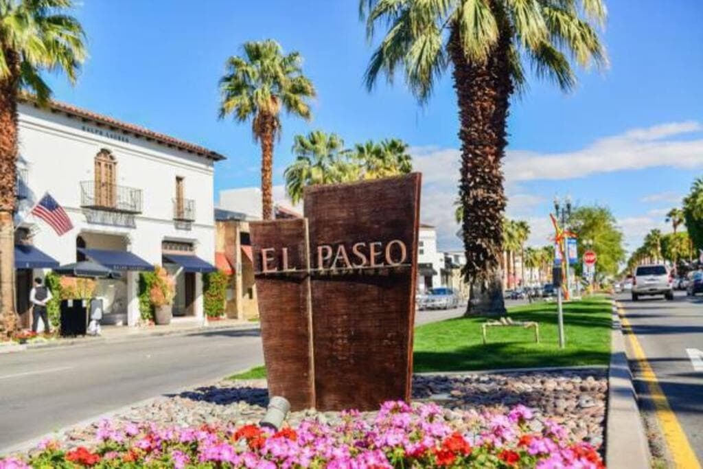 Charming Palm Desert Oasis - An Ideal Getaway Home