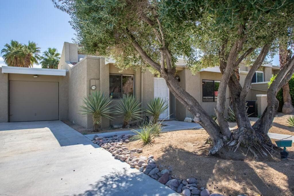 Charming Palm Desert Oasis - An Ideal Getaway Home