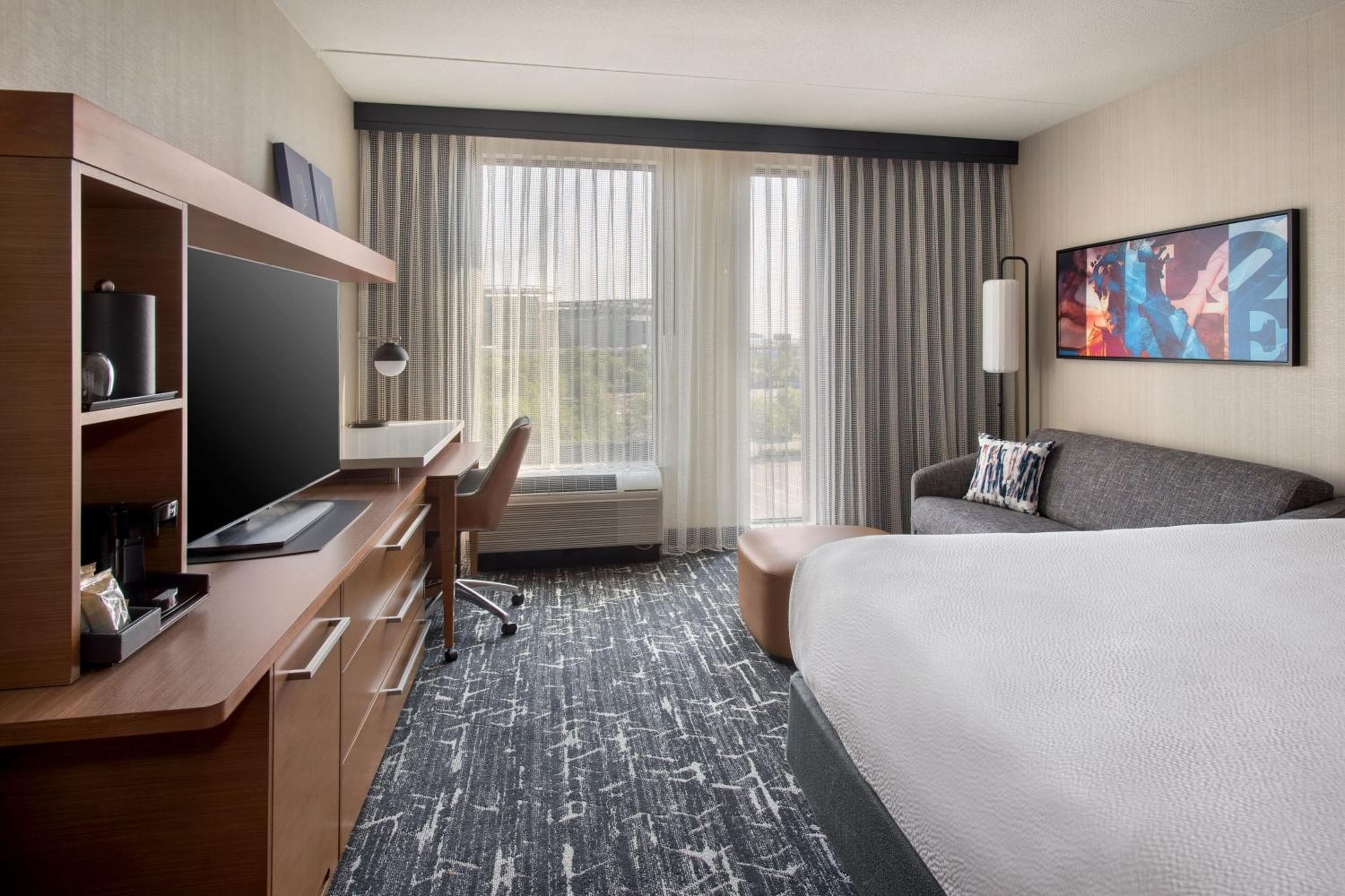 Courtyard by Marriott Philadelphia South at The Navy Yard
