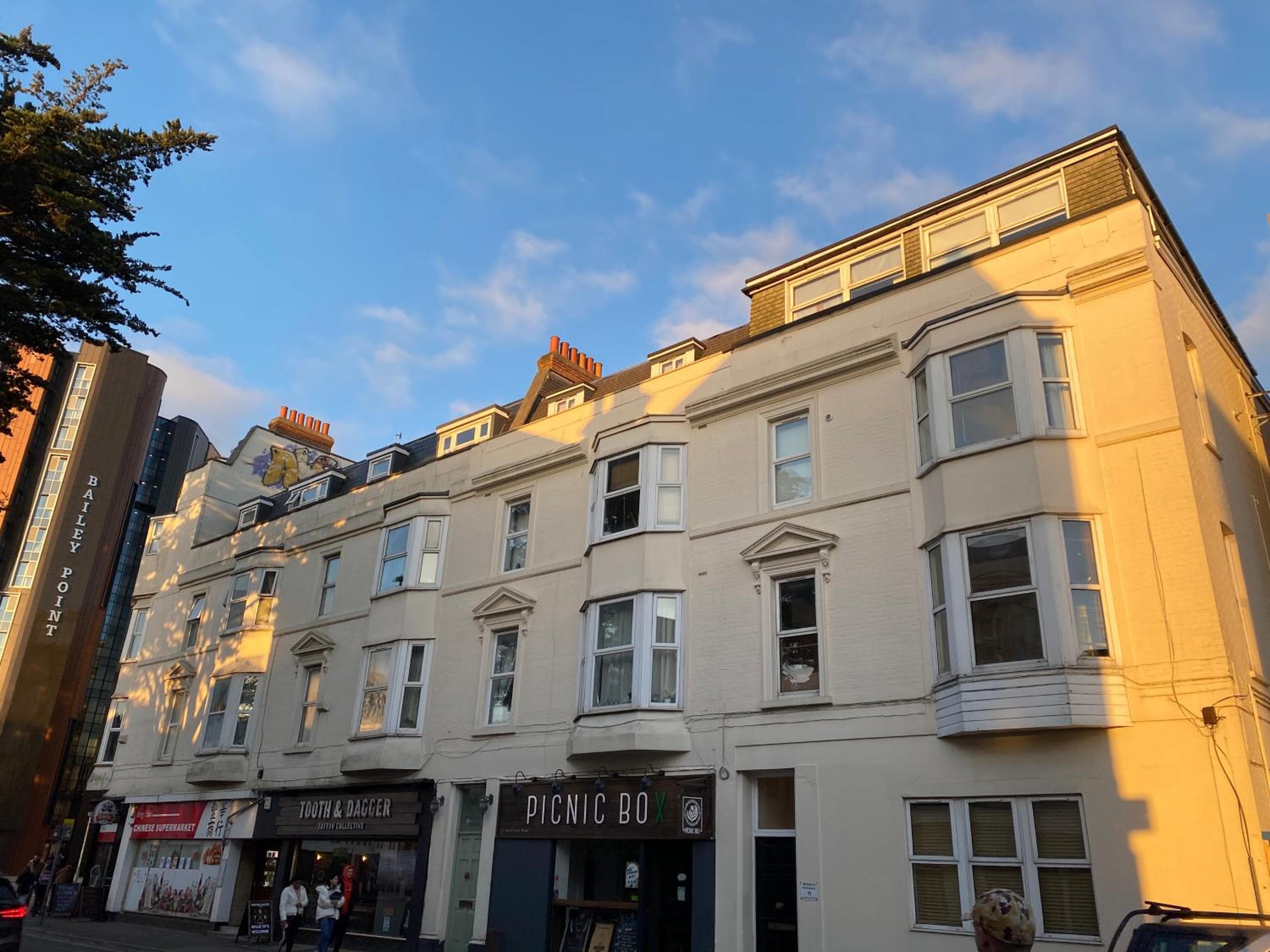 The City Surf Apartment - By Coastline Retreats - FREE PARKING INCLUDED - Sleeps 5 - City Centre