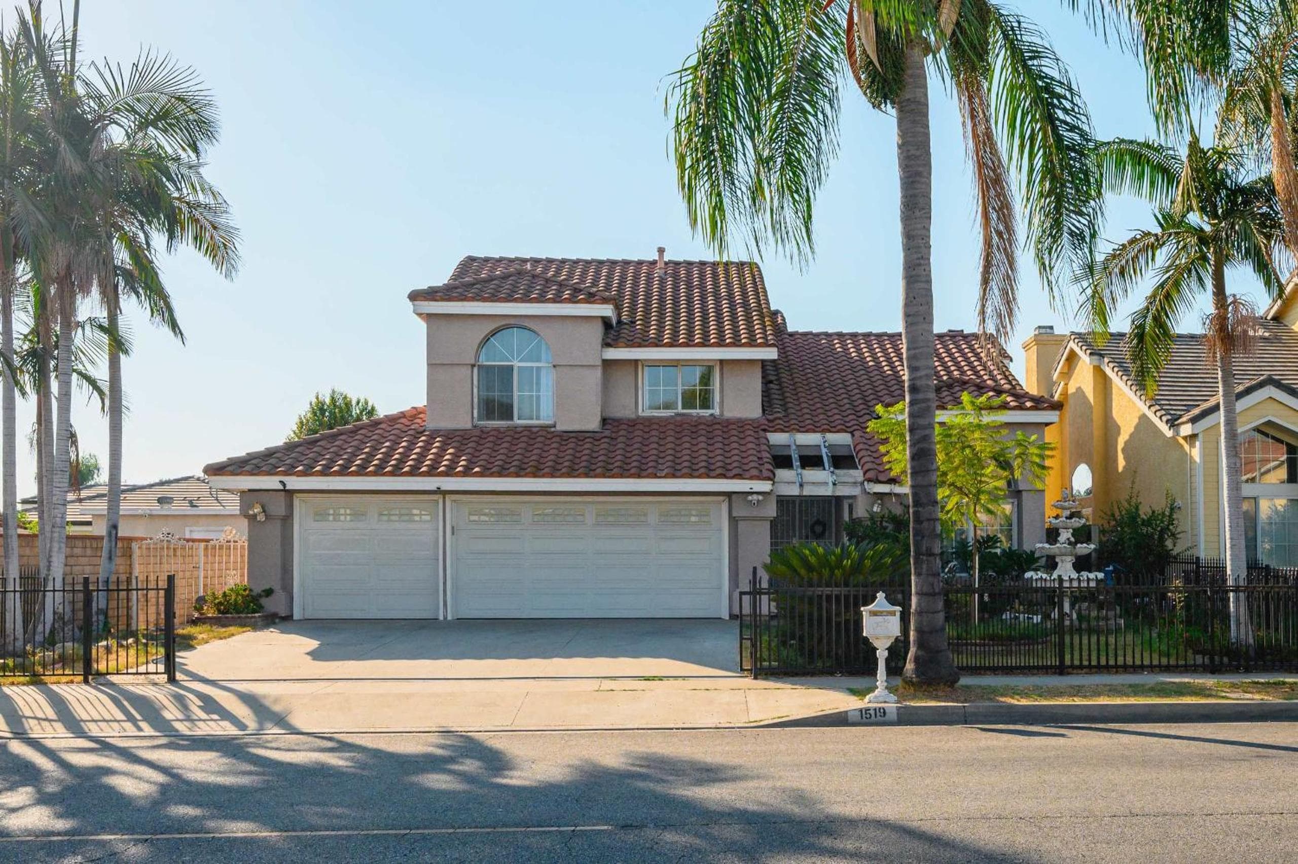 Spacious Retreat Near Iconic LA Sights