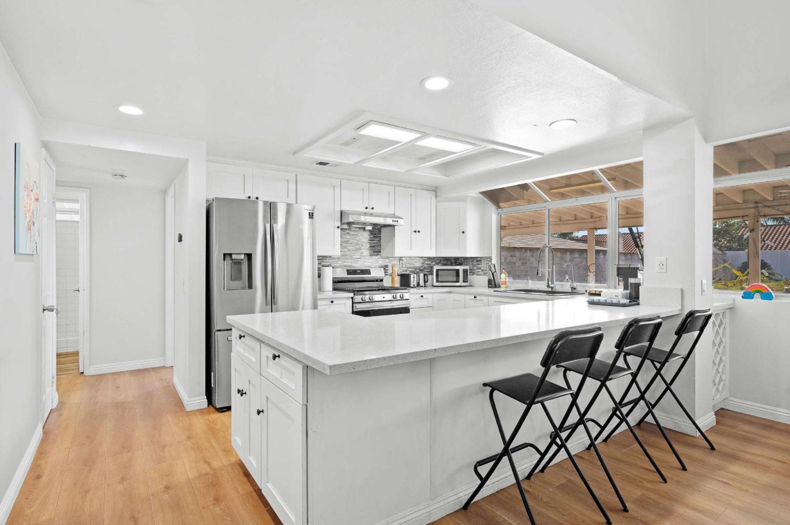 Spacious Retreat Near Iconic LA Sights