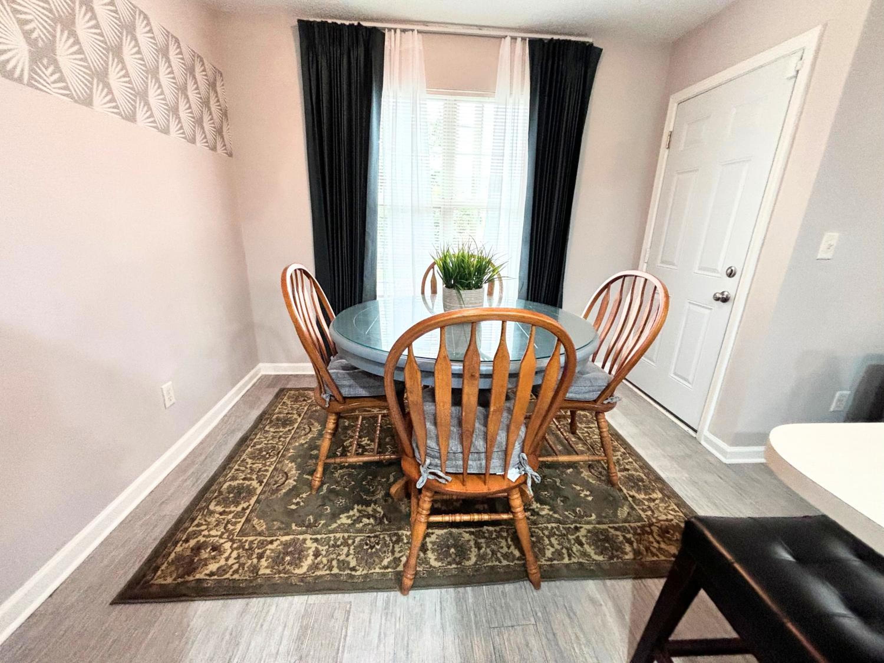 Beautiful 2 King Bedrooms with Garage