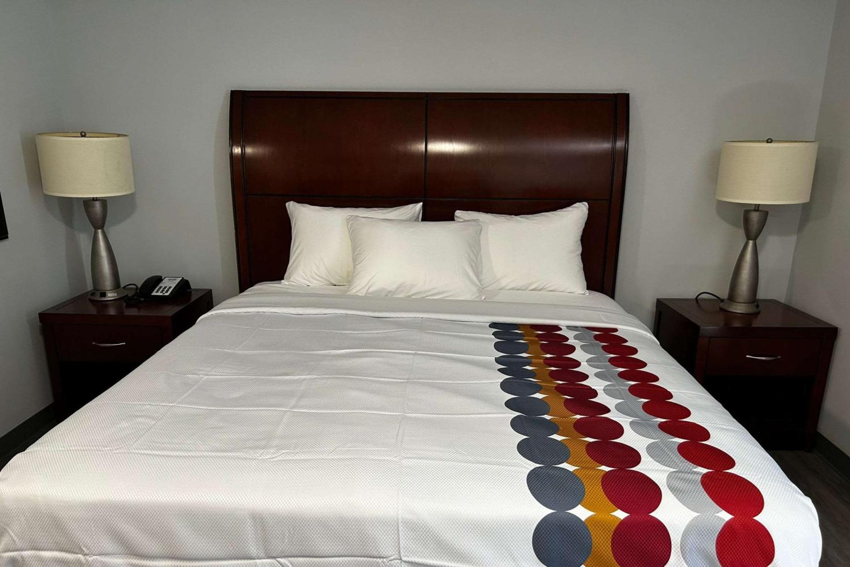Clemmons Inn & Suites