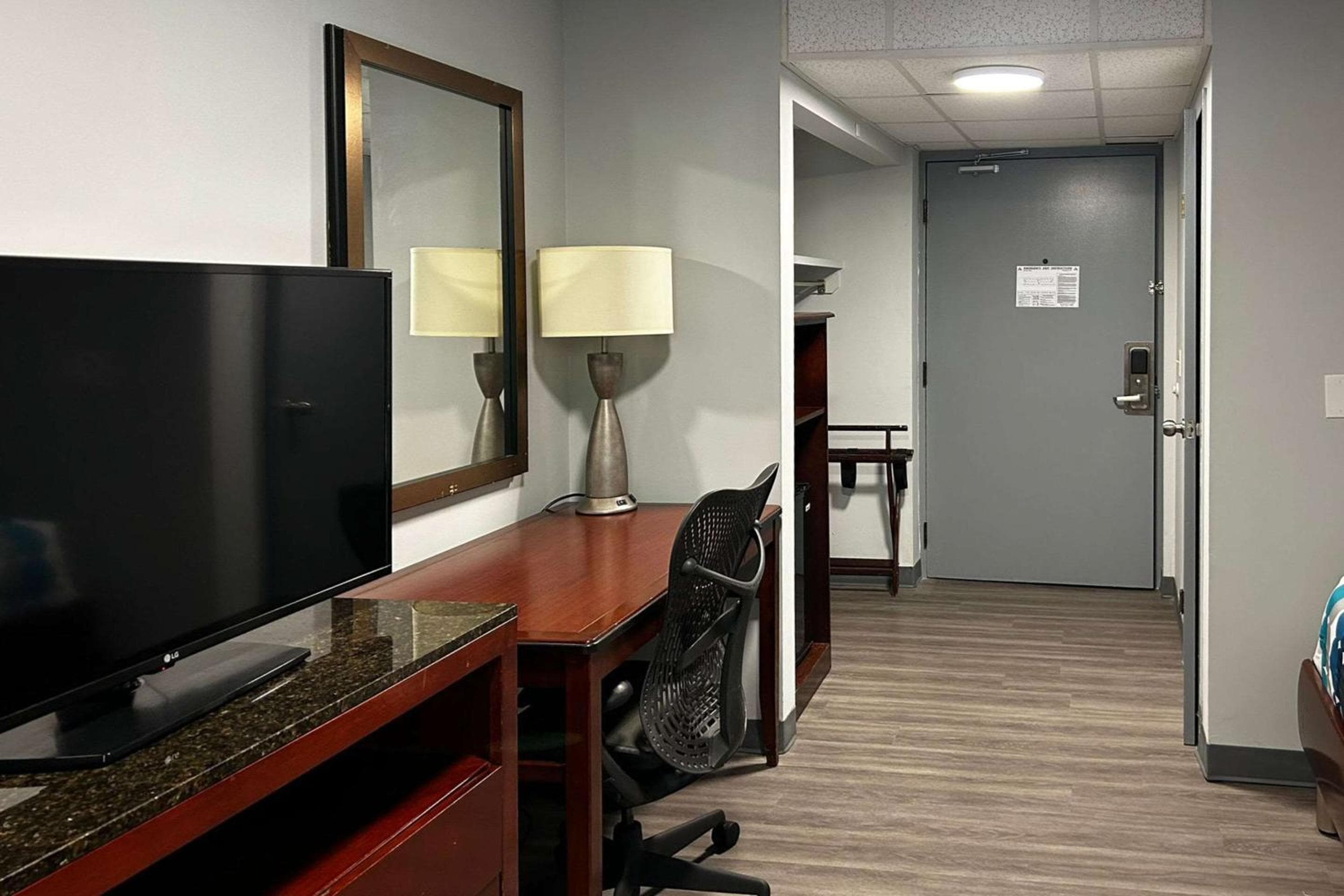 Clemmons Inn & Suites