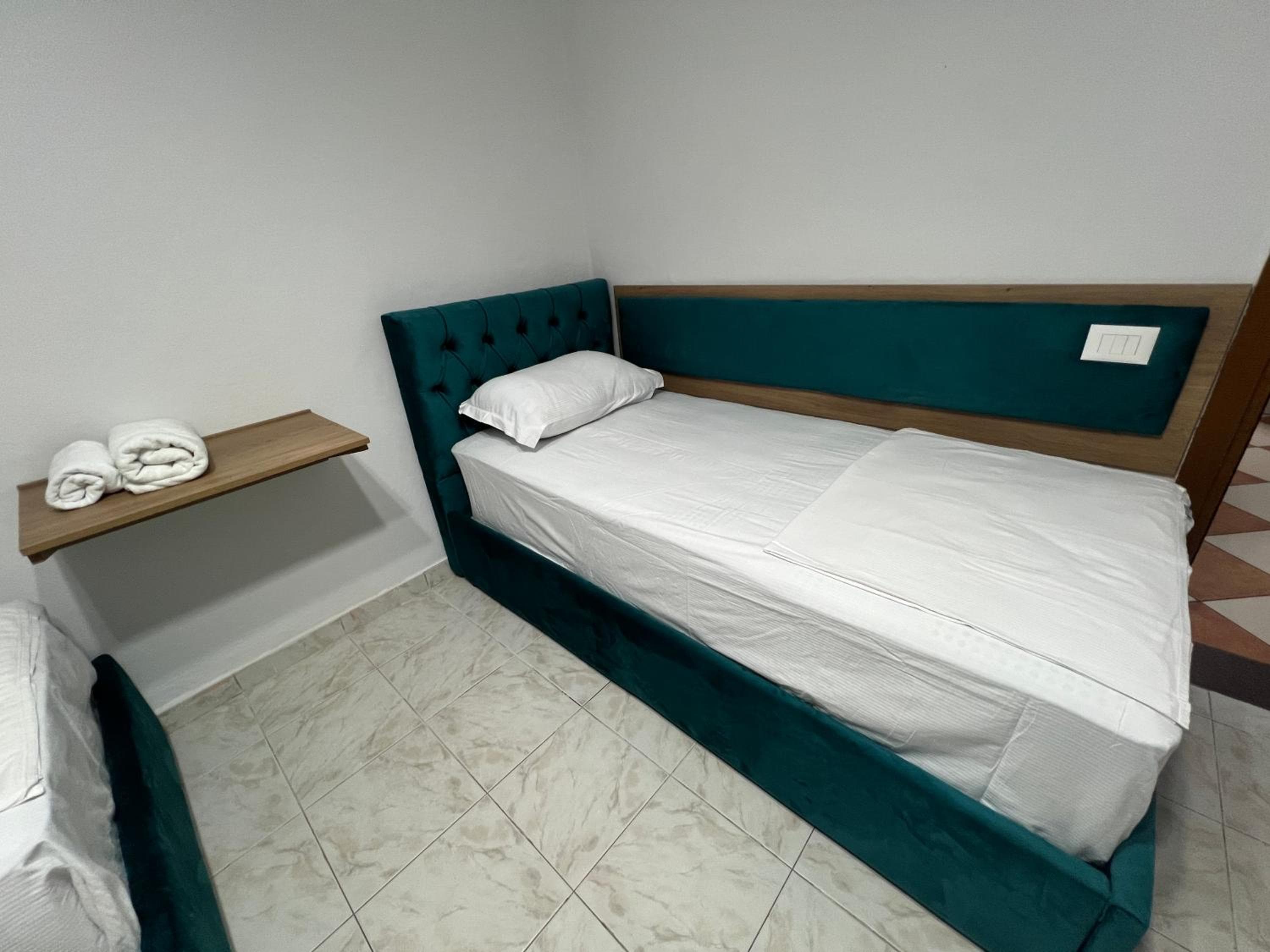 Sisterhood Hostel-Female Only