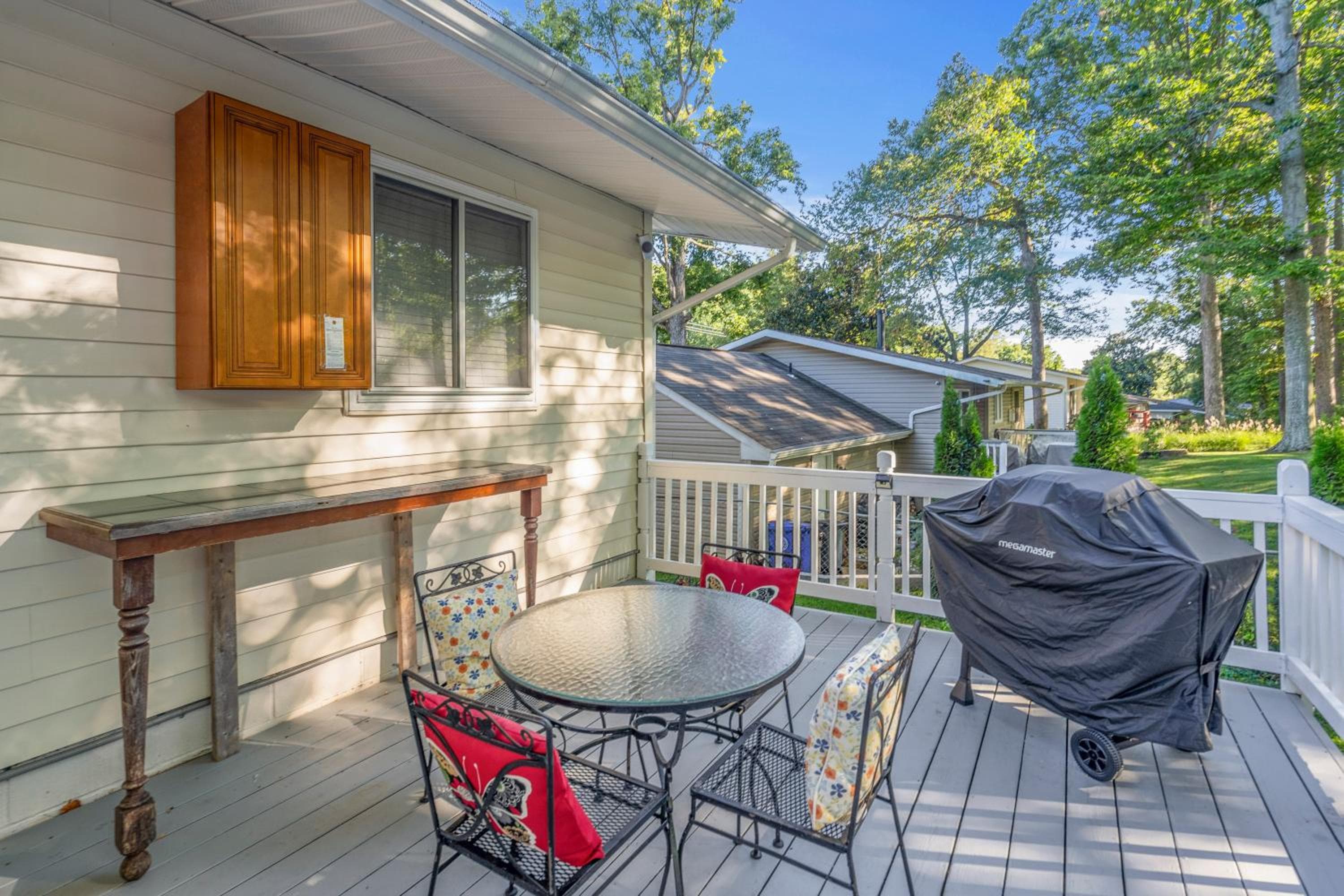 Spacious 5 Bedroom Home in Washington DC Suburb