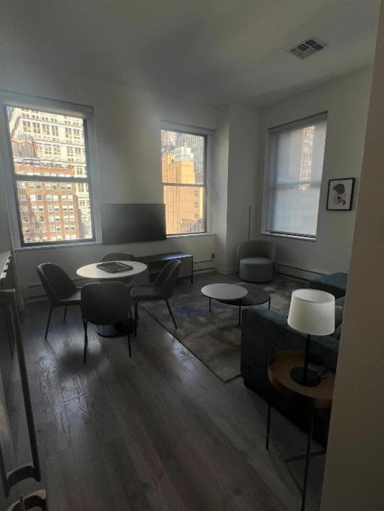 Luxury 1 BD unit in Financial District