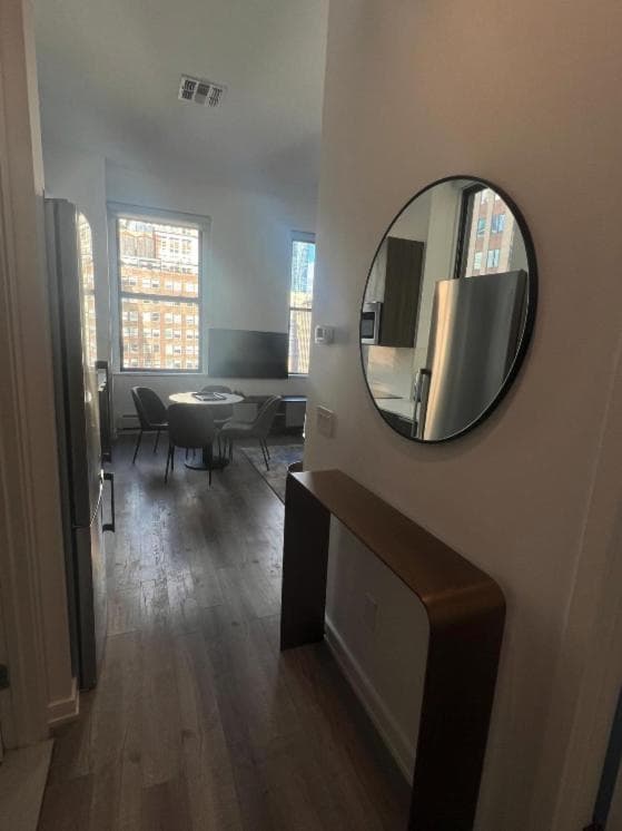Luxury 1 BD unit in Financial District