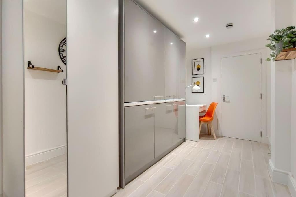 Studio steps from Marylebone St