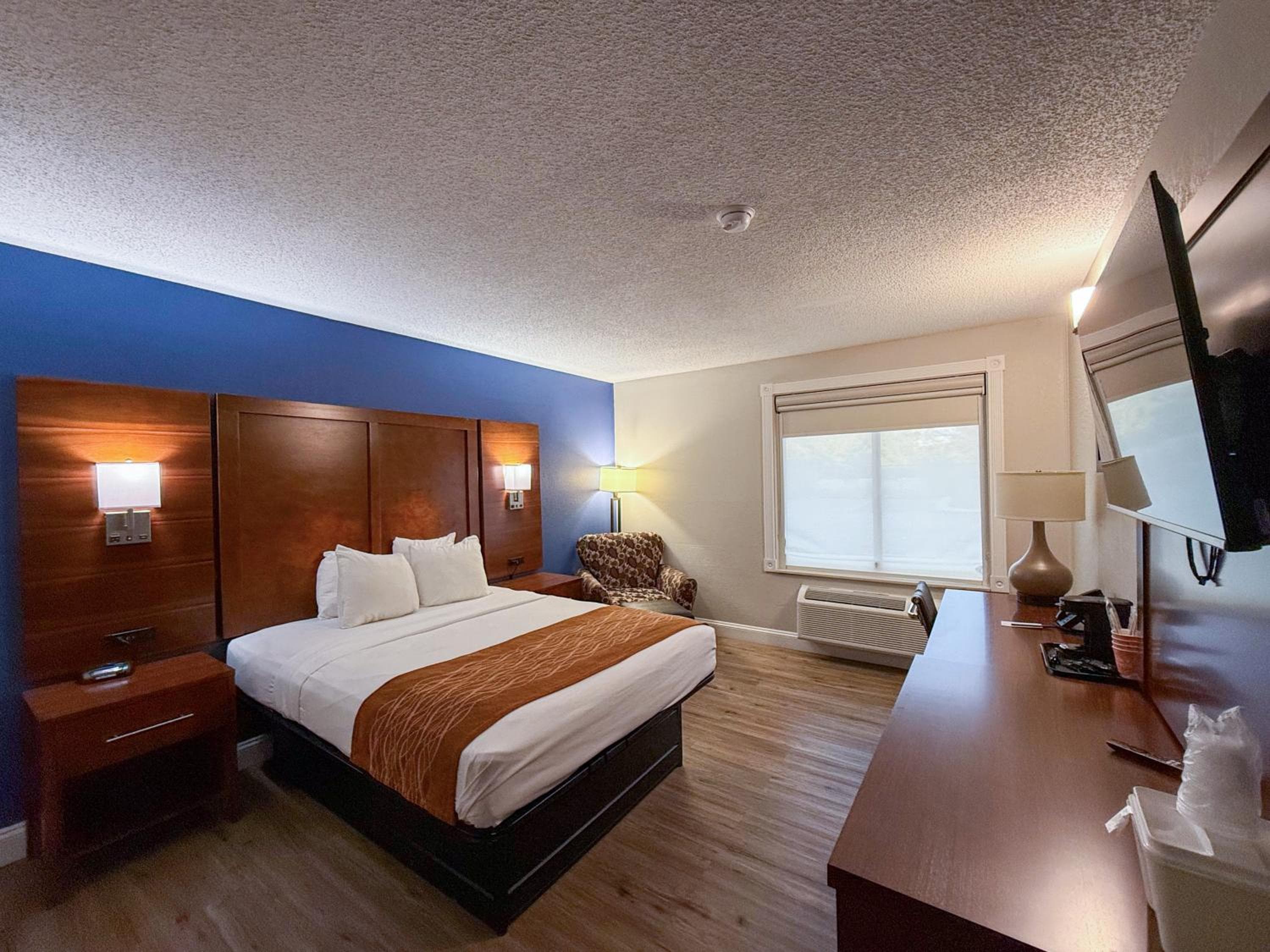 Comfort Inn & Suites Hazelwood - St Louis