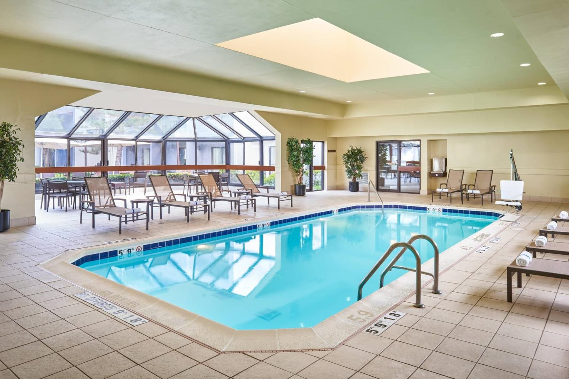 Courtyard Chicago Wood Dale / Itasca