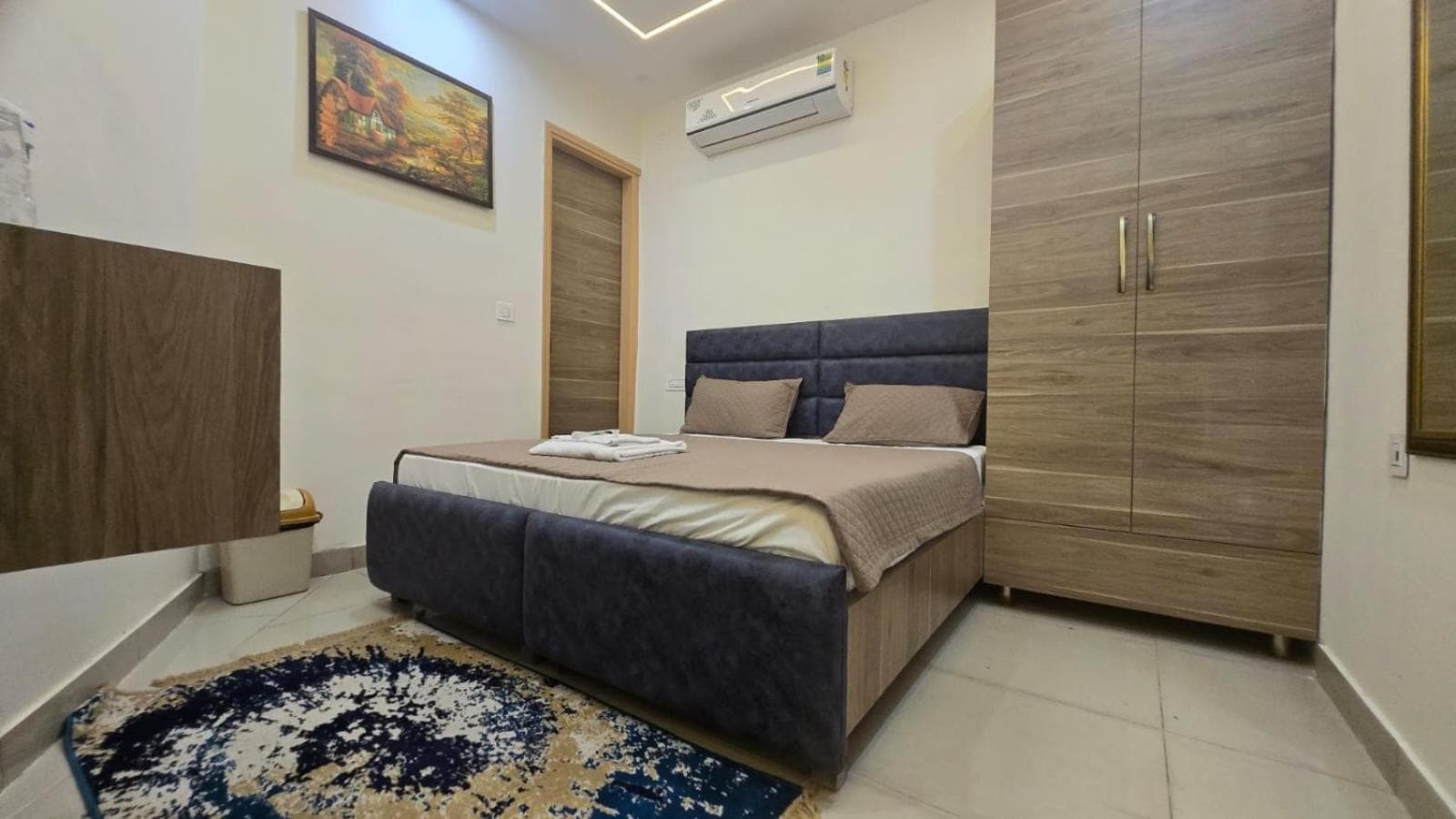 G8 Hotel Rooms
