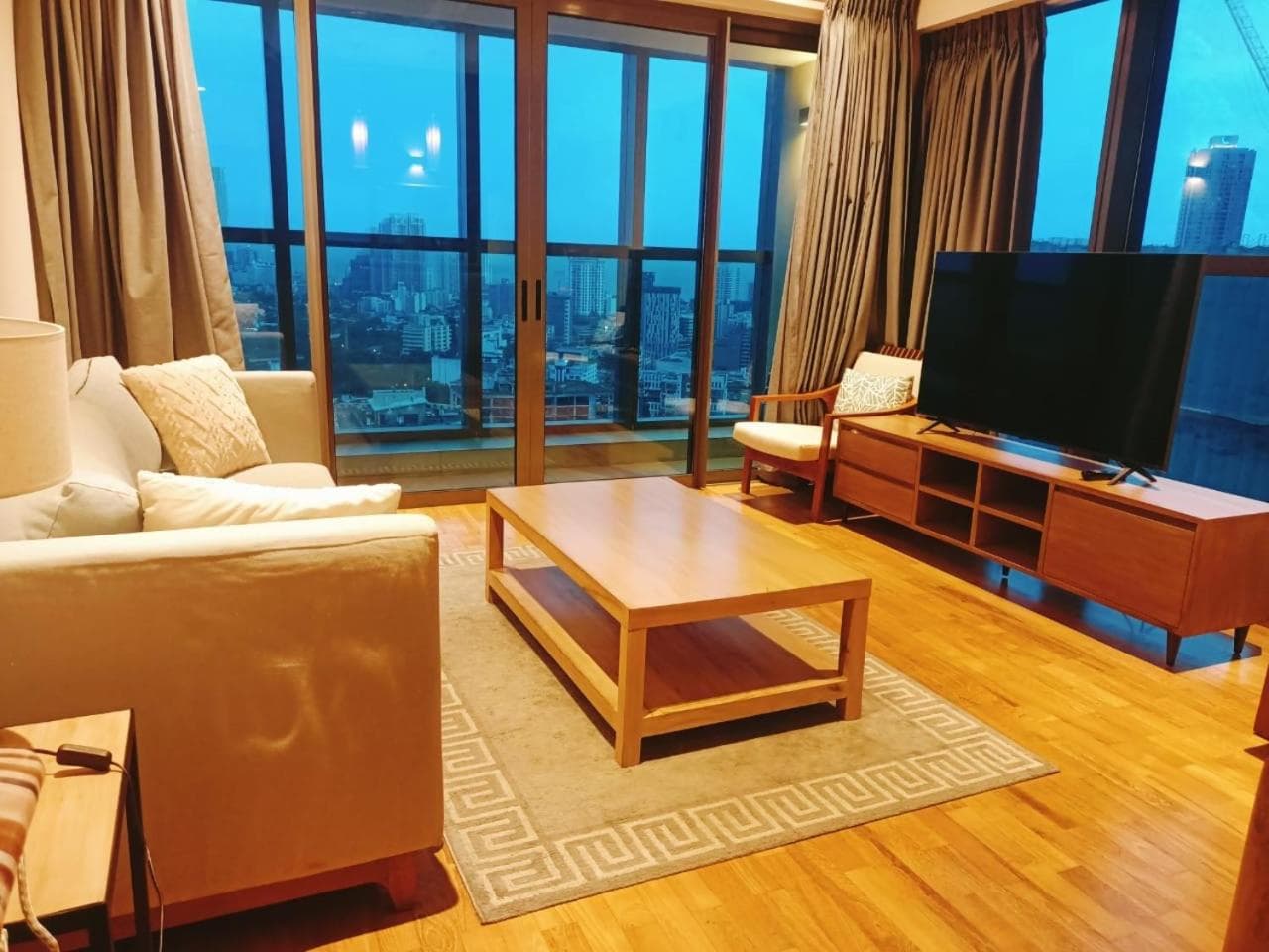 2 Bedroom Luxury Apartment in downtown Colombo 2
