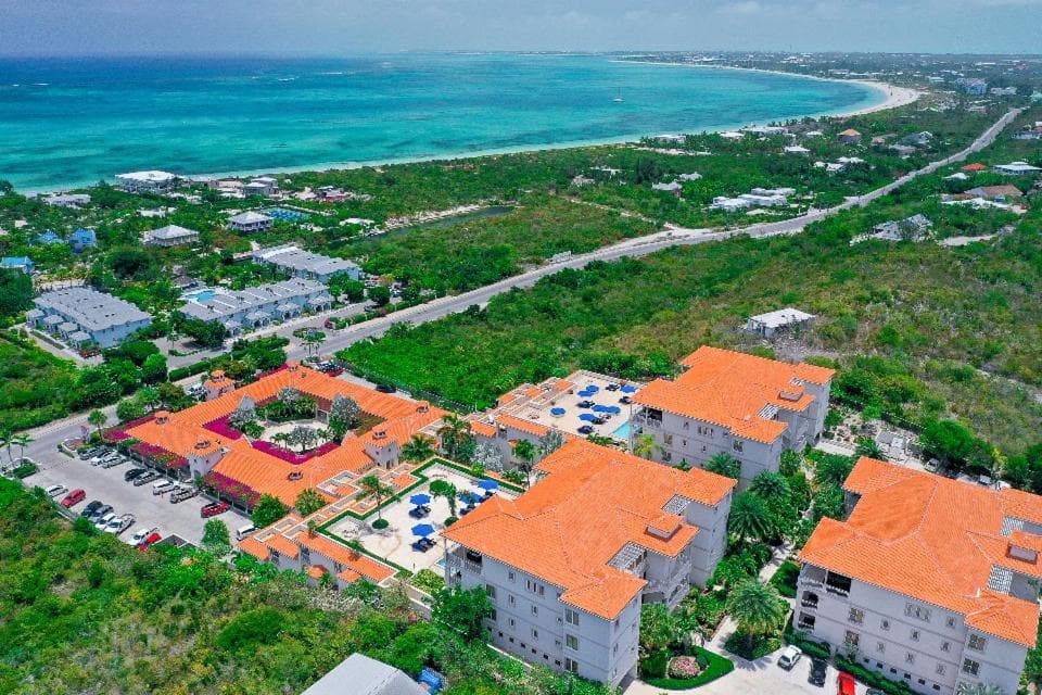 Hidden Haven II - Large Studio Near Beach