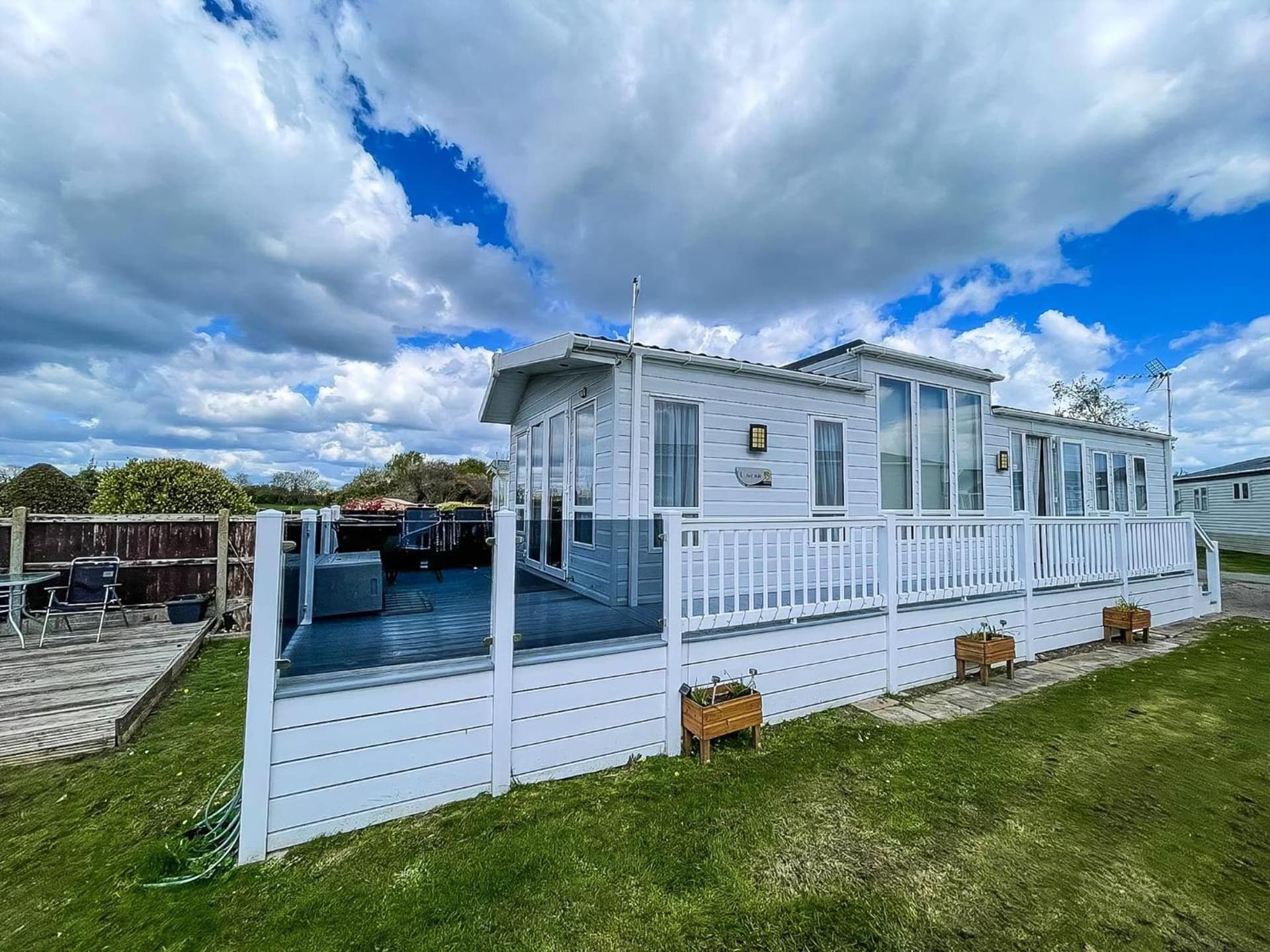 Beautiful 6 Berth Caravan With Decking At Dovercourt Park, Essex Ref 44009G