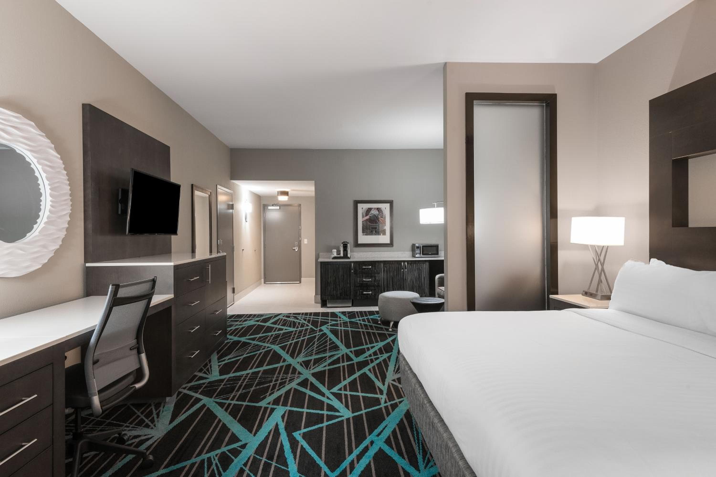 Holiday Inn Express & Suites - Charlotte Airport by IHG