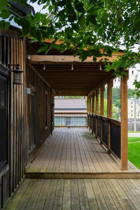 Elegant Elora Home with Stylish Décor