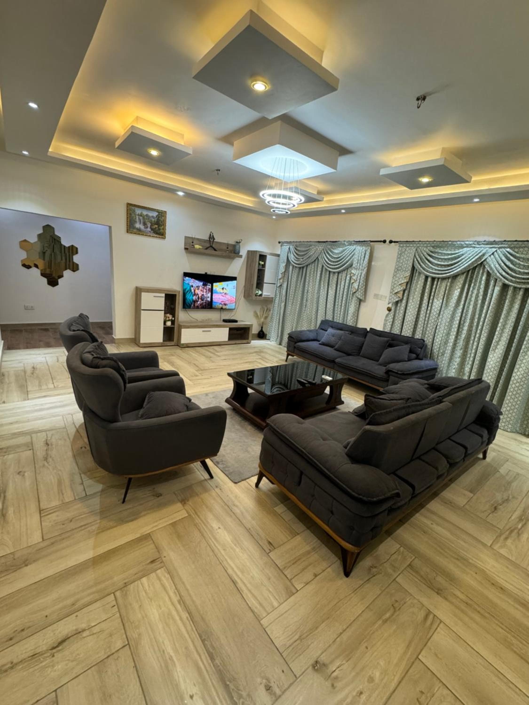 Yussals Luxury Apt