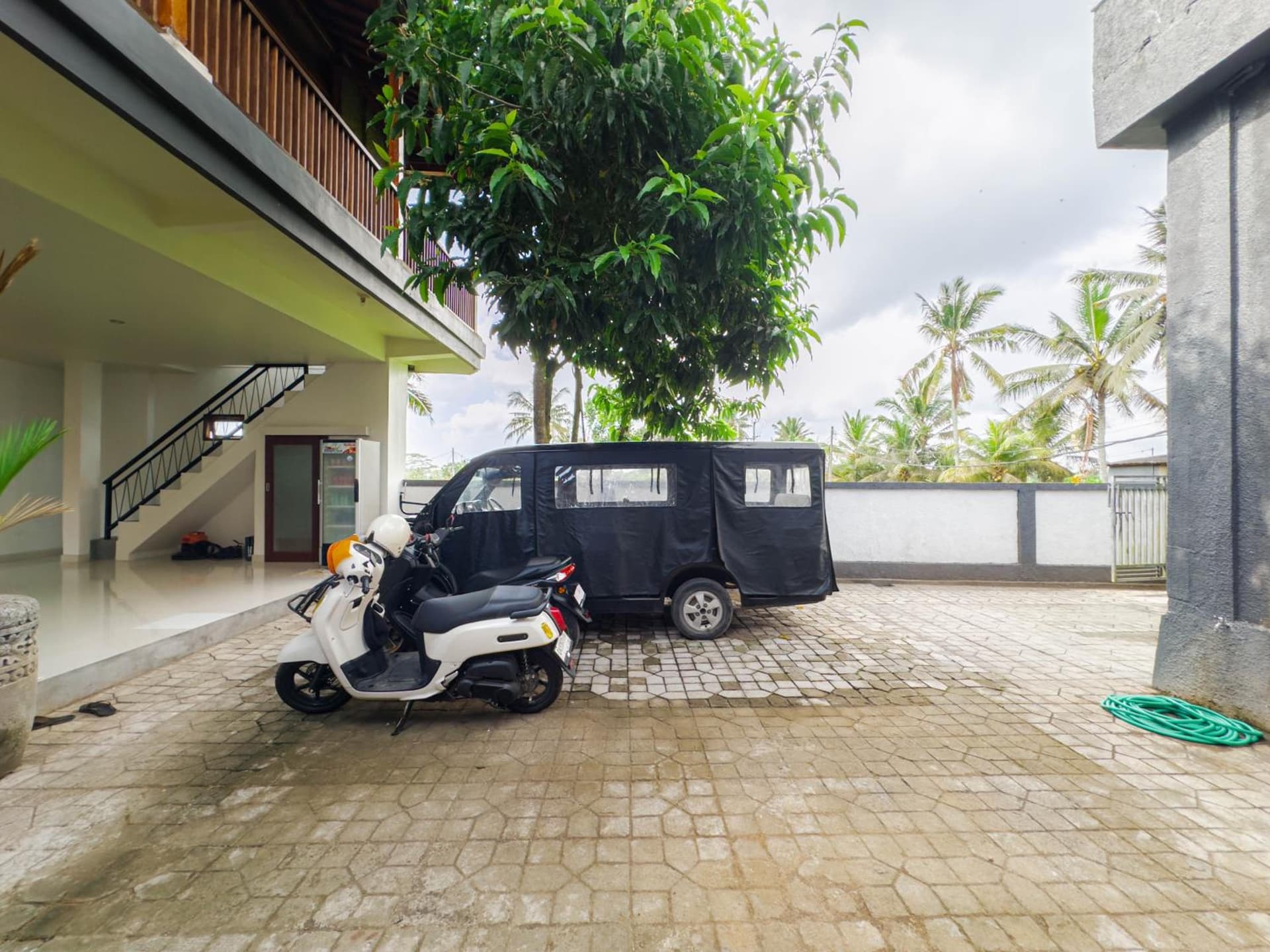 Giriya Amerta Hotel