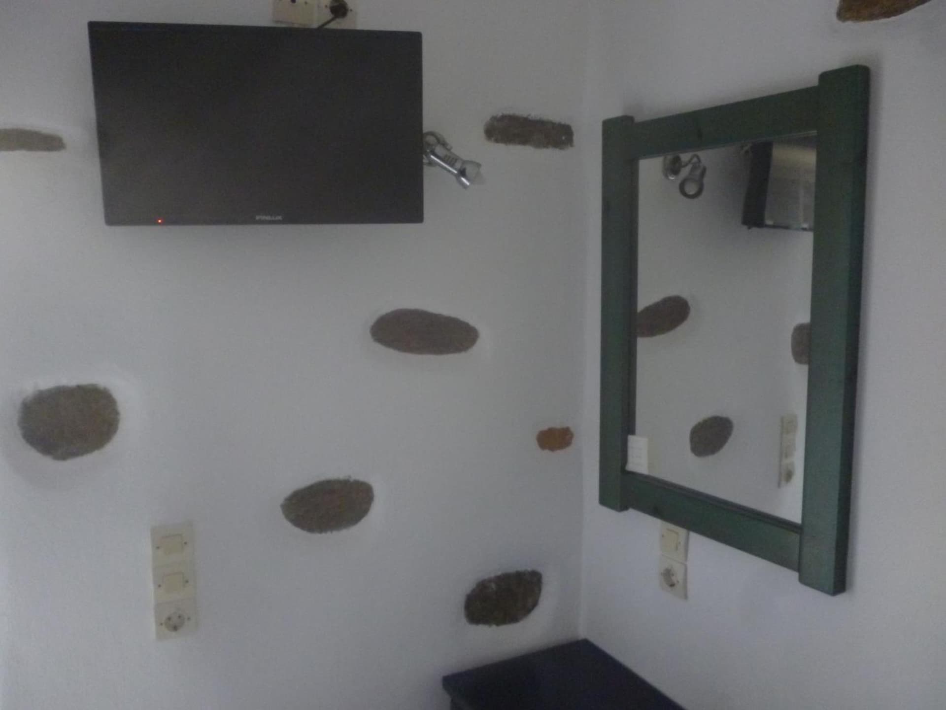 Rooms Mike Paros