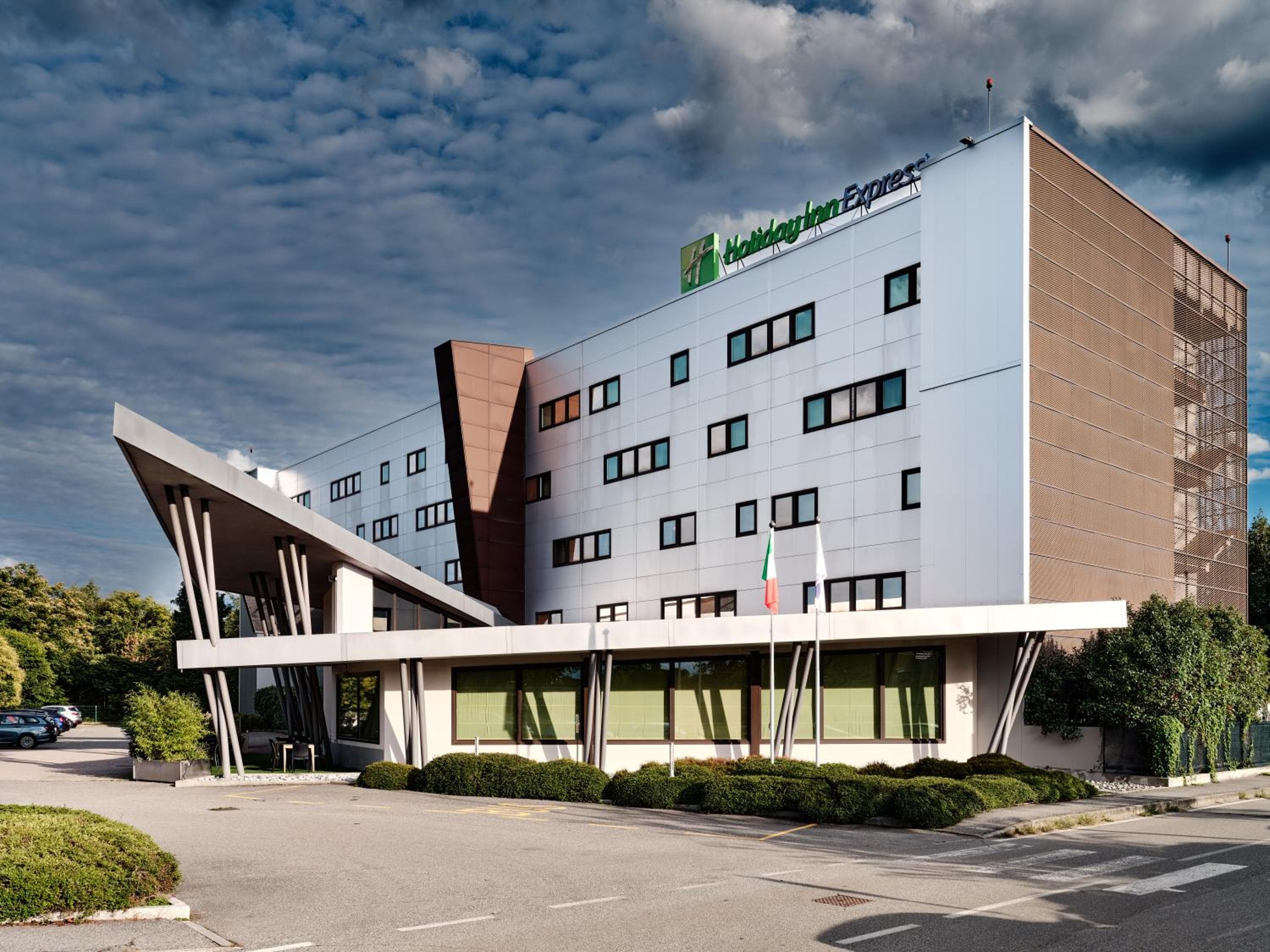 Holiday Inn Express Milan-Malpensa Airport by IHG