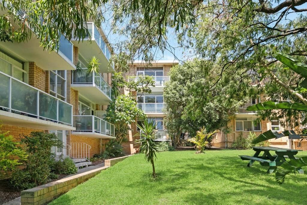 Bondi Beach Apartment Large 2BR w AC balcony parking pet friendly