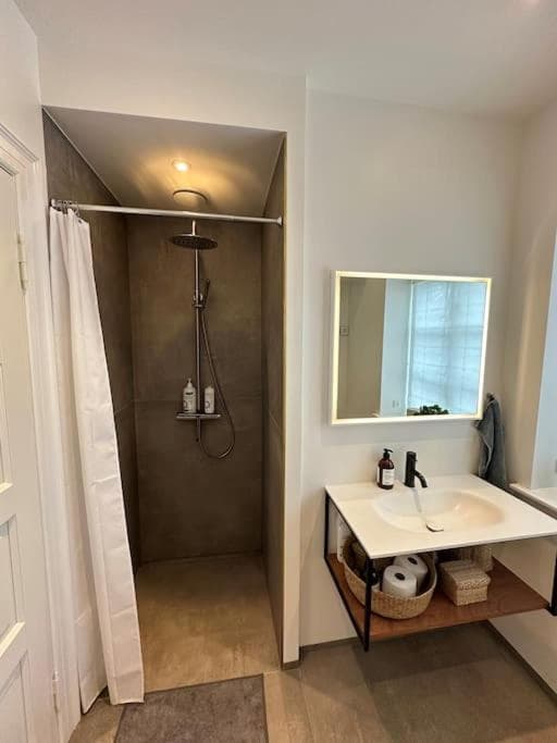 Ny & hyggelig moderne suite