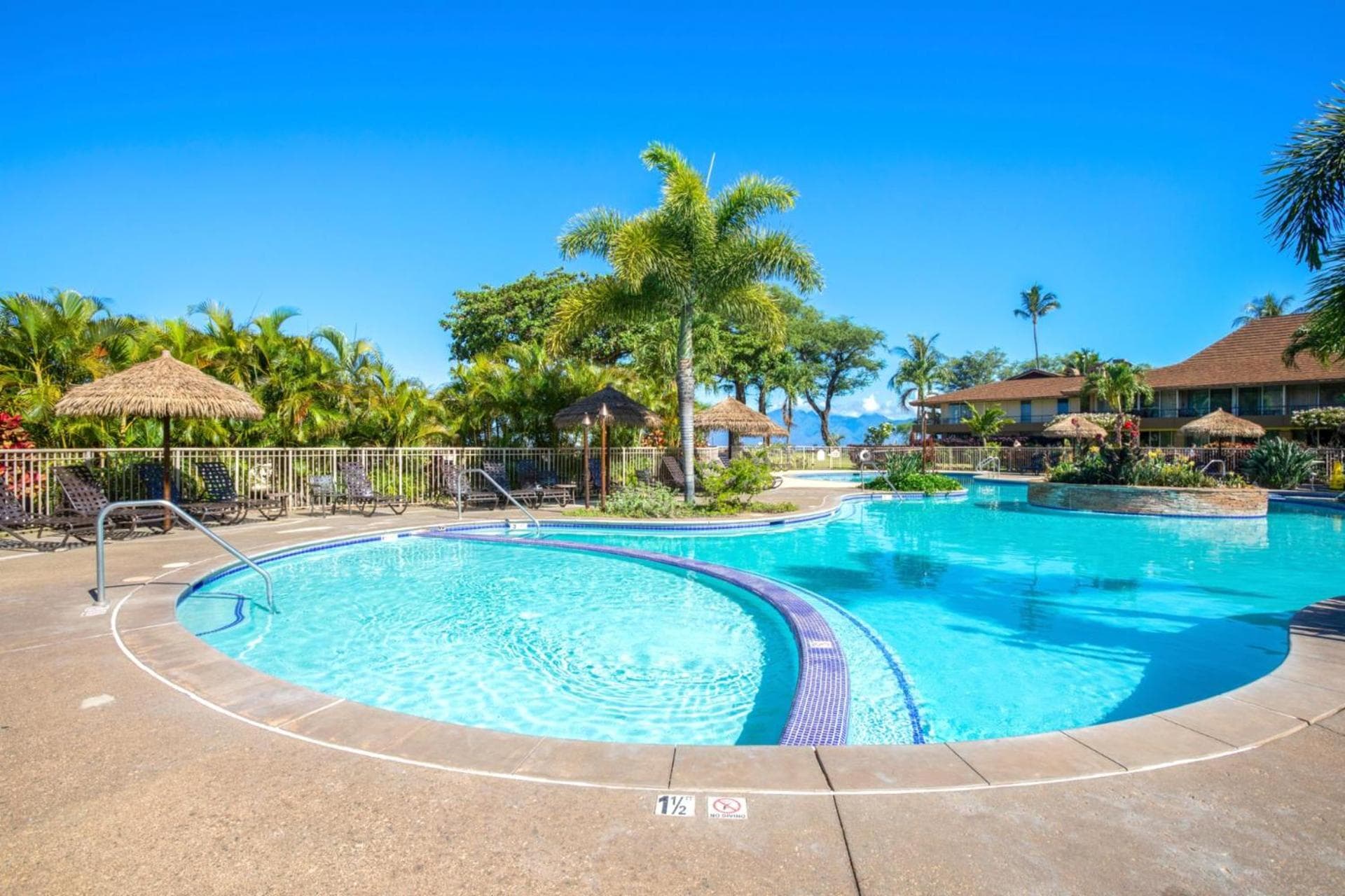 KBM Resorts FREE CAR Maui Kaanapali Villas Renovated Studio Near Beach Central AC MKV-B247