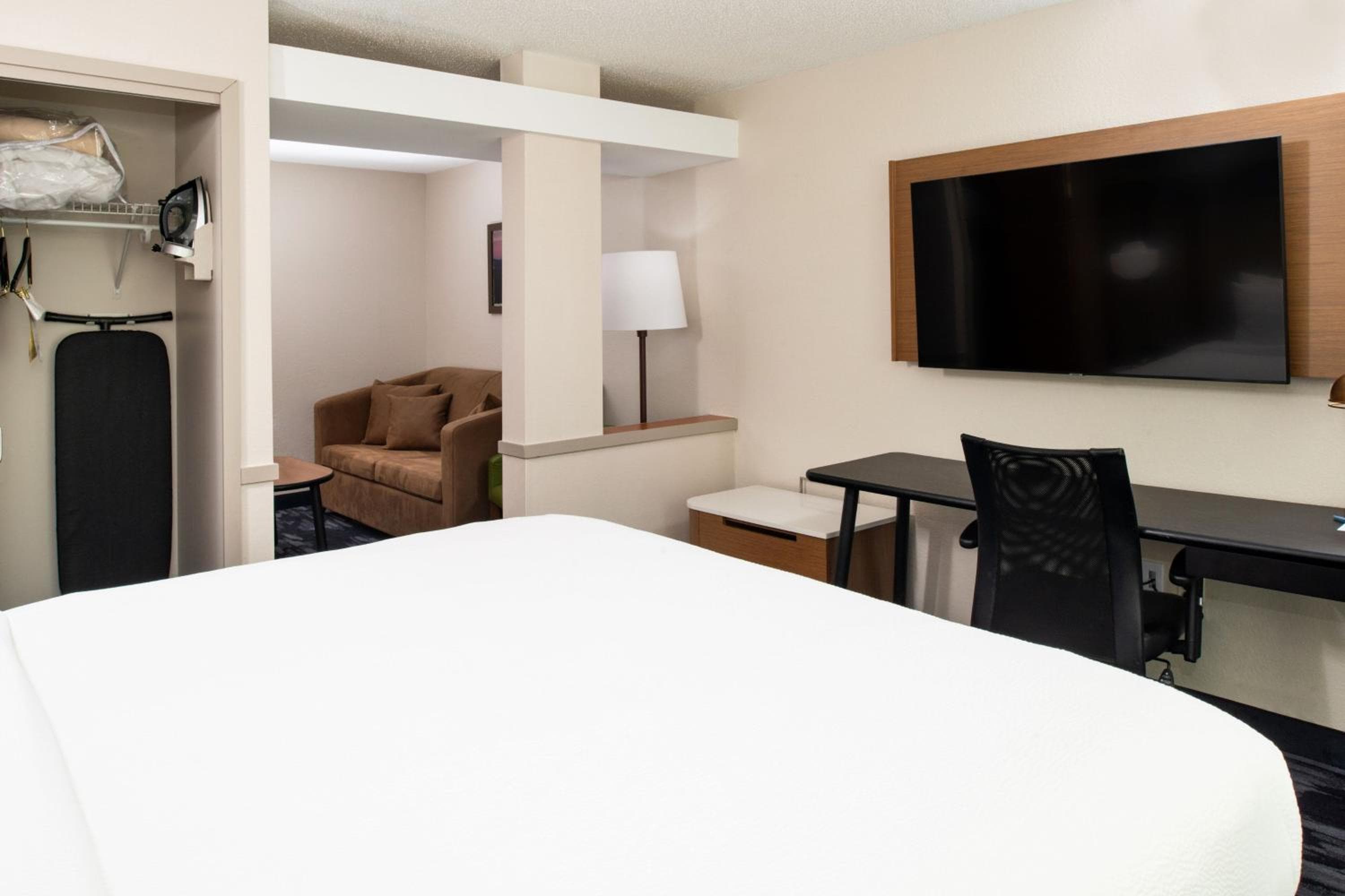 Fairfield Inn & Suites Greensboro Wendover