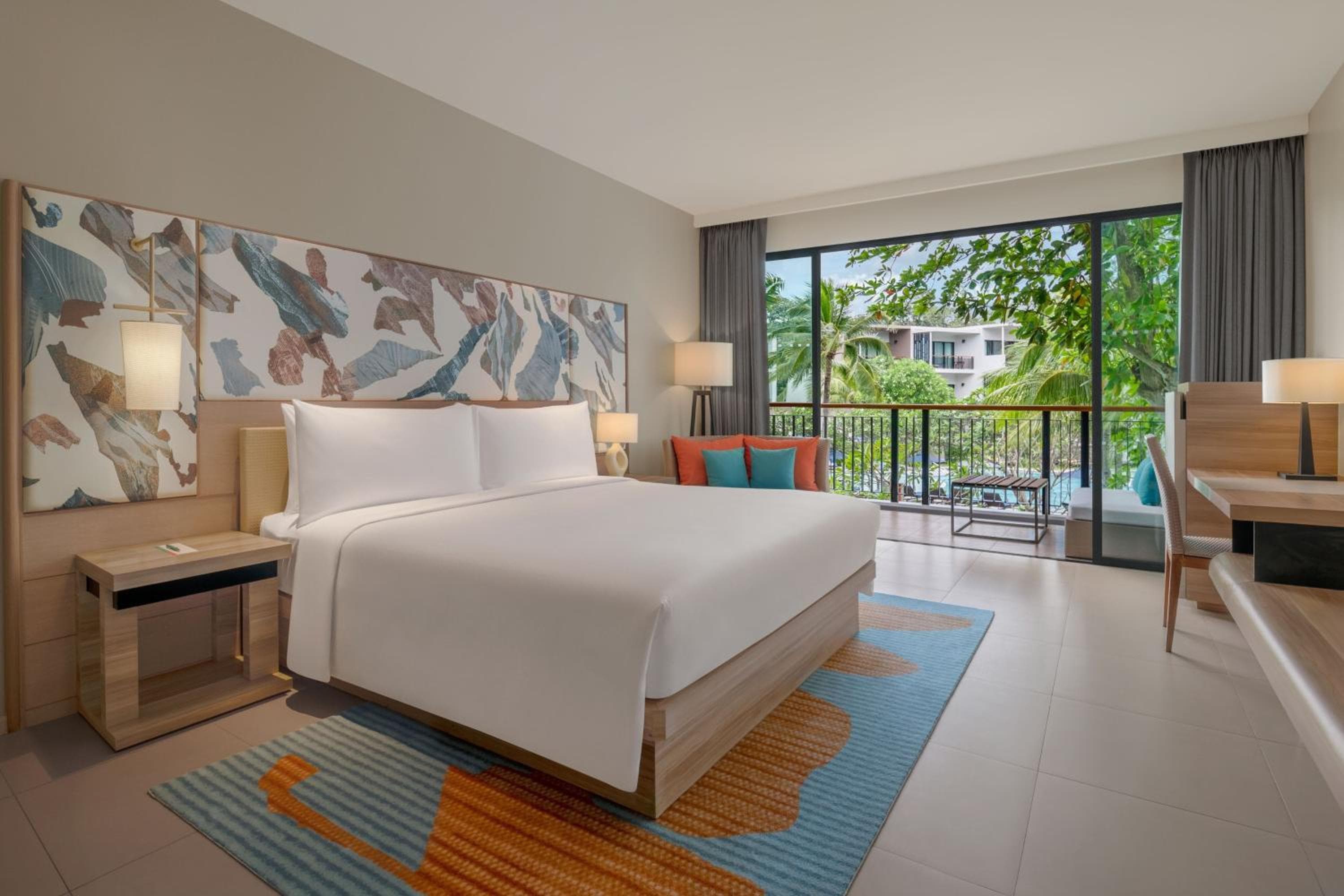 Le Meridien Phuket Mai Khao Beach Resort