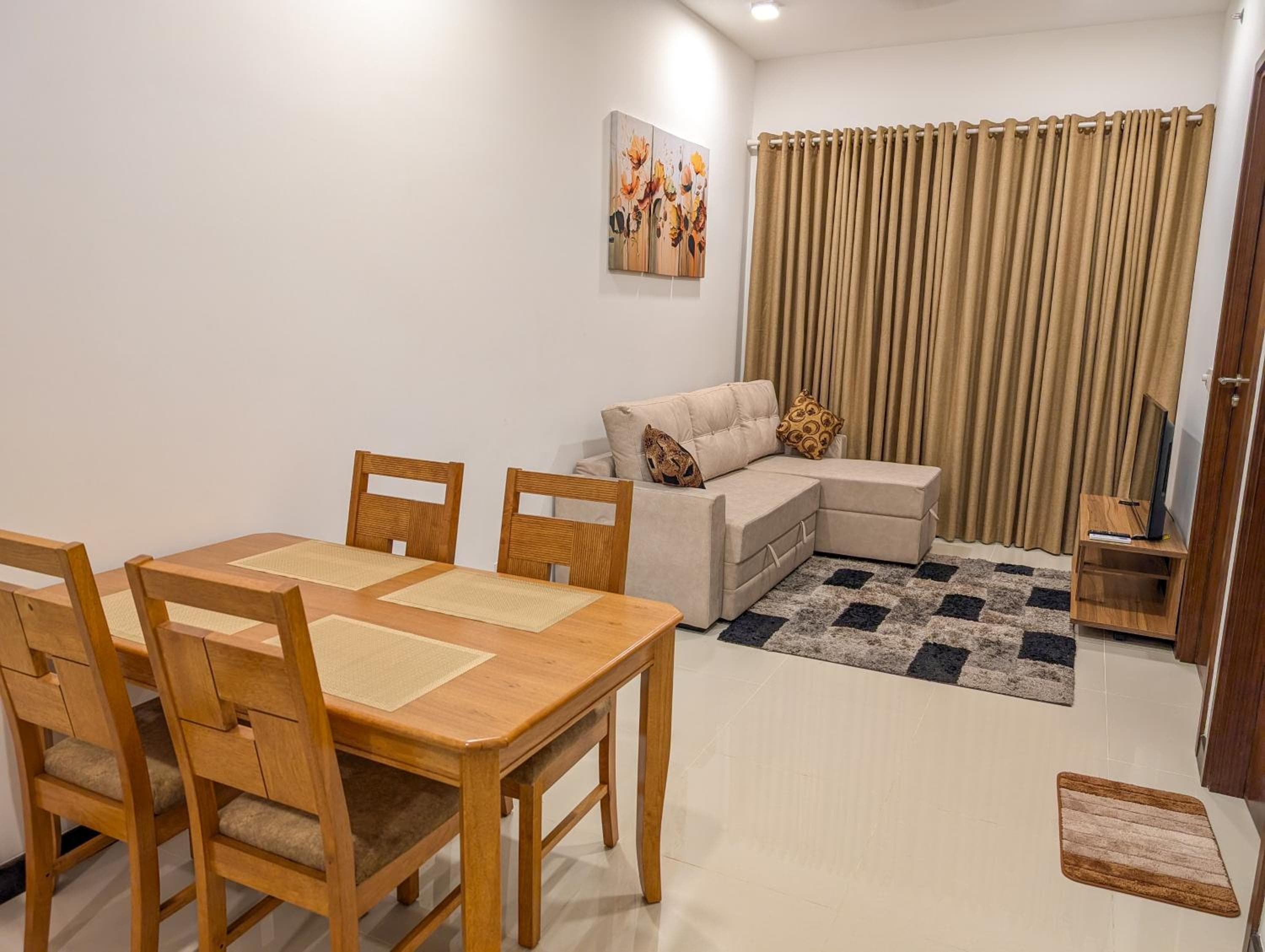 Manje's apartment in Trizen skyline, Union place