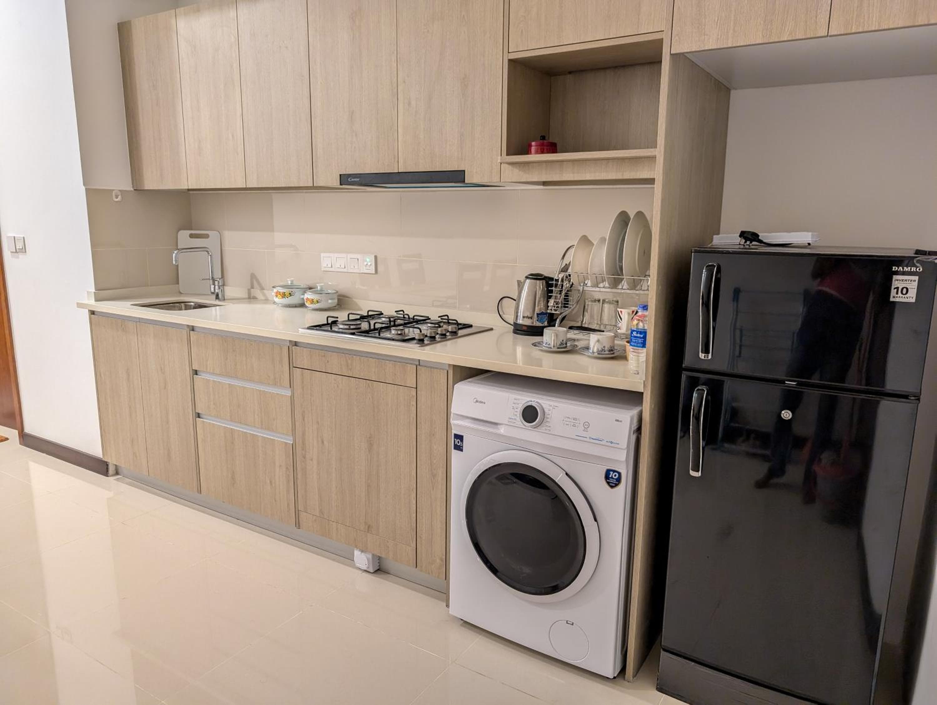 Manje's apartment in Trizen skyline, Union place