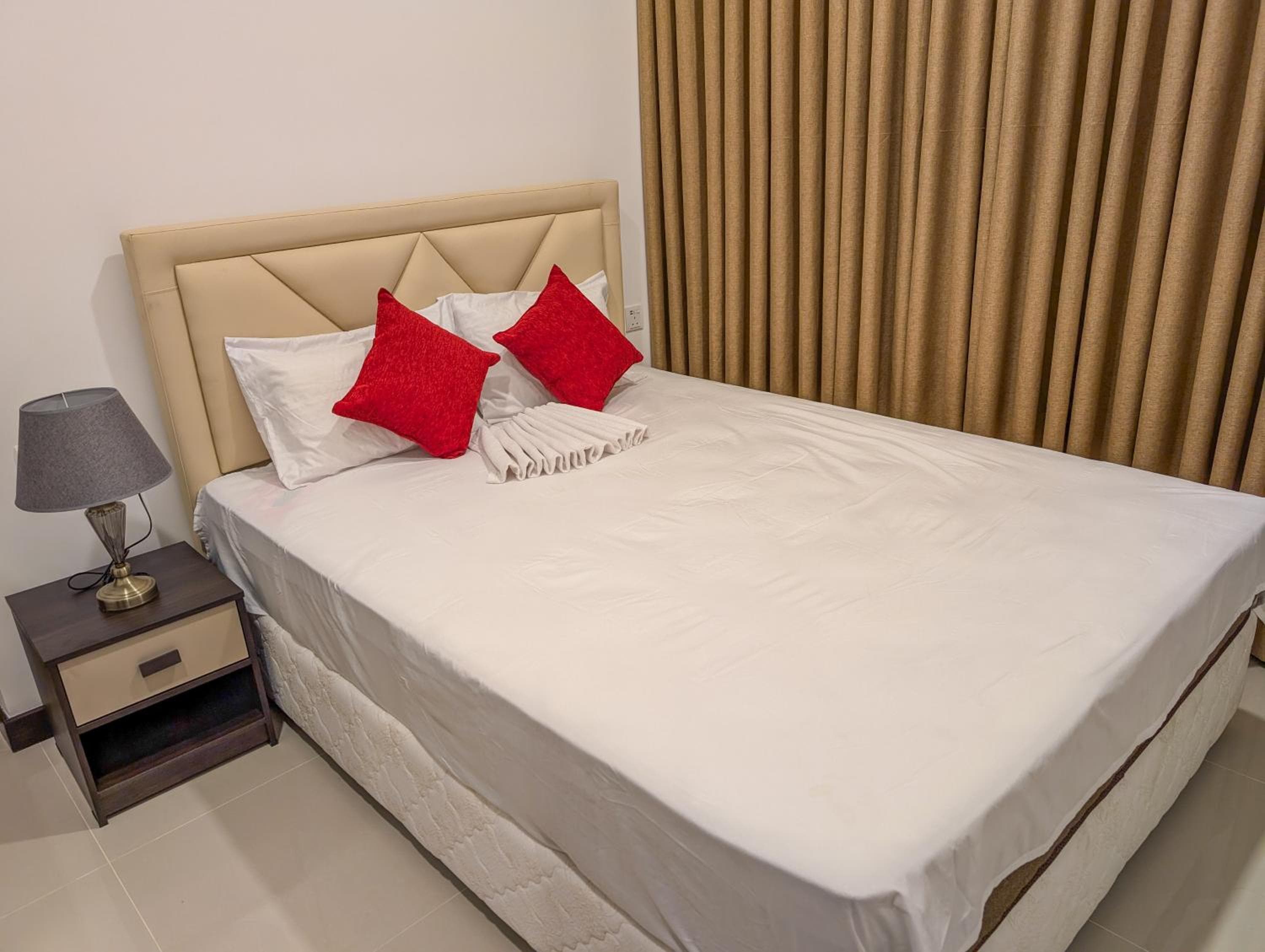 Manje's apartment in Trizen skyline, Union place