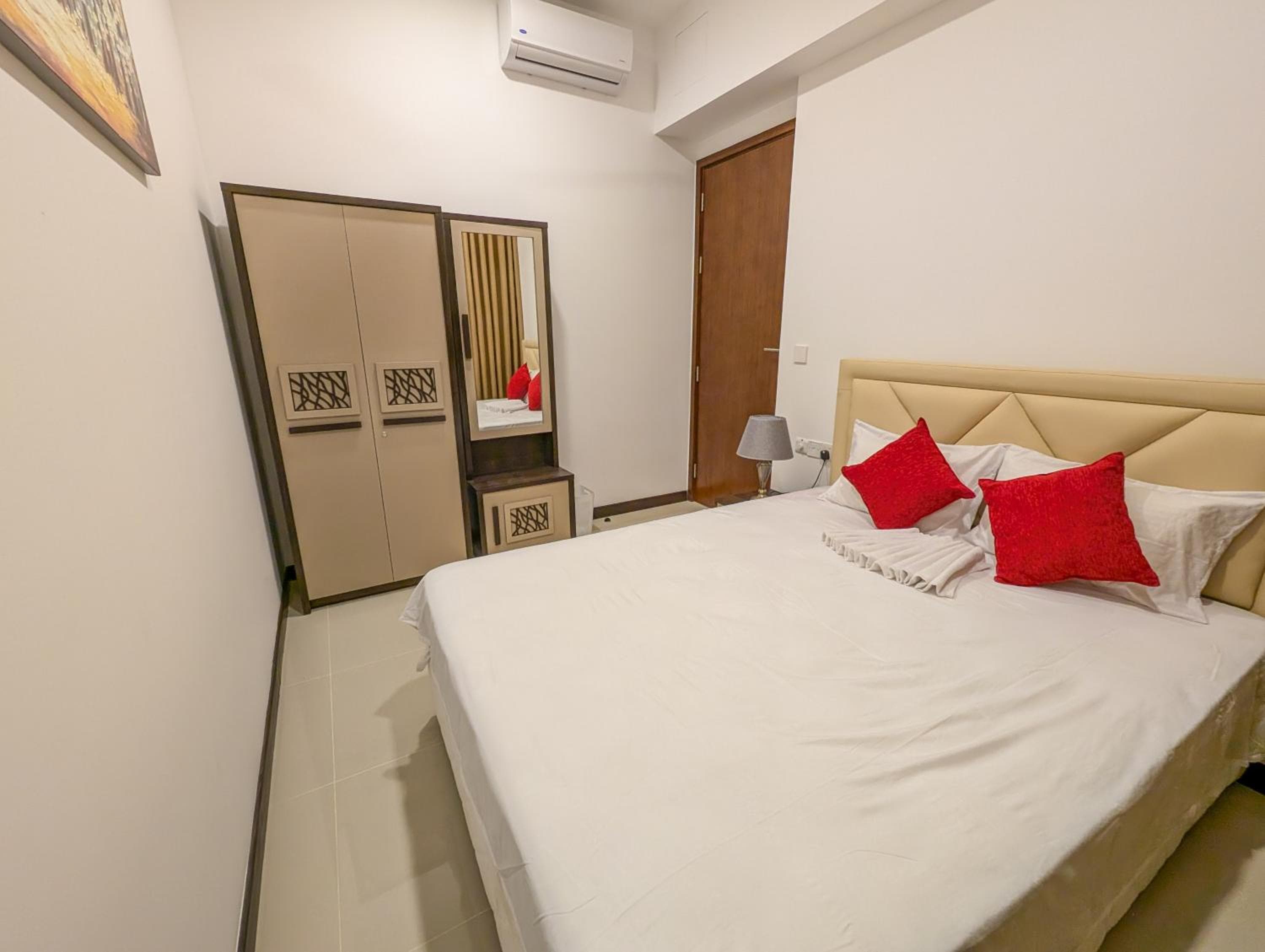 Manje's apartment in Trizen skyline, Union place