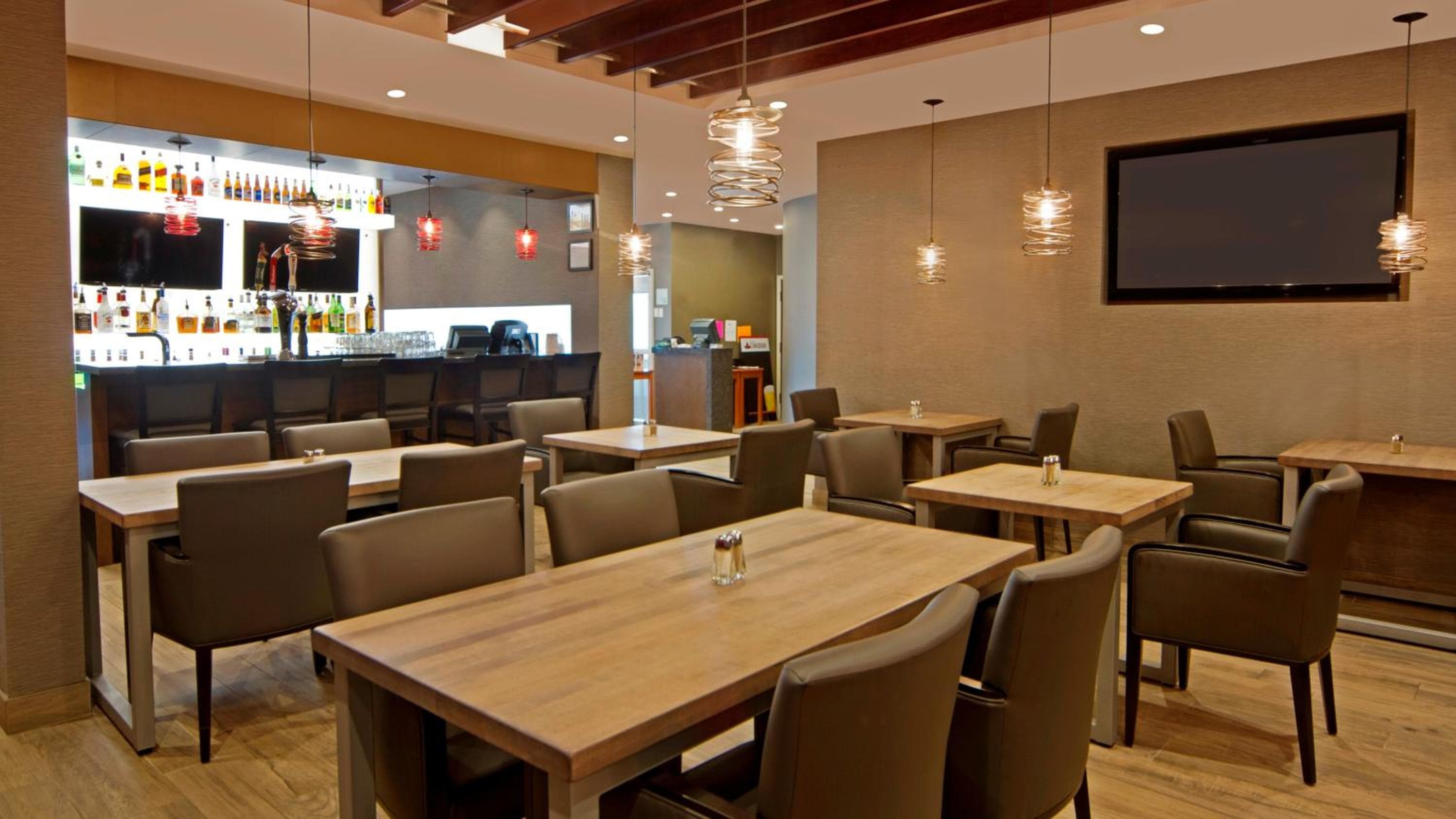 Holiday Inn Calgary Airport by IHG