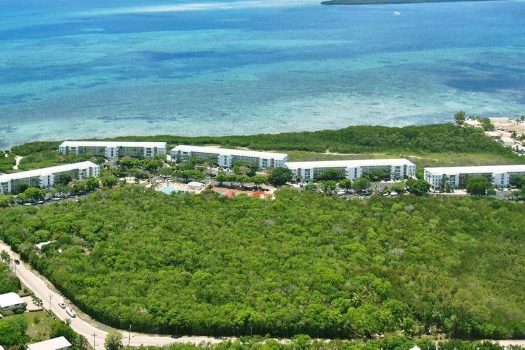 Toes in the Sand - 2 Bedroom Condo Sleeps 4
