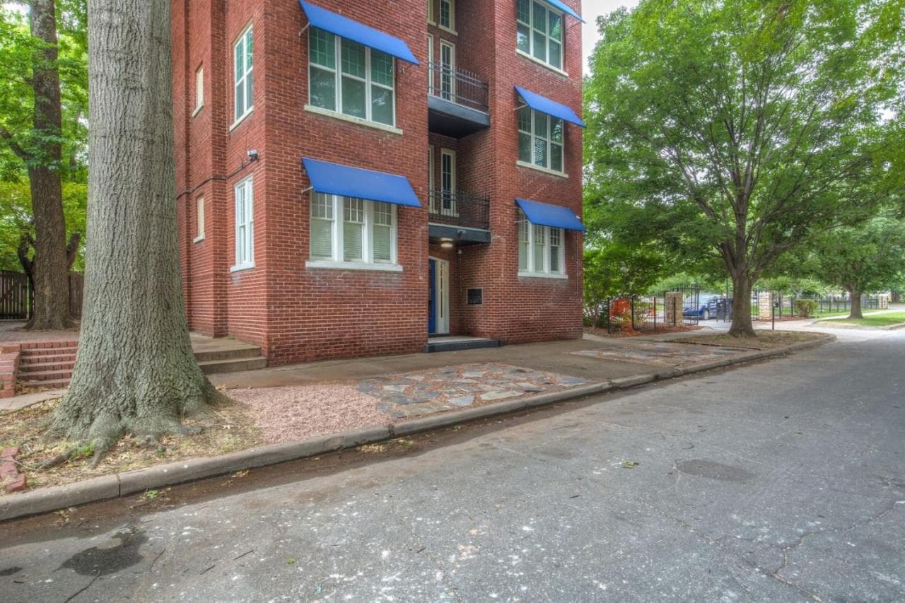 Carson Flats Apt #1 | 1BR • Near BOK• OSU Med•Dtwn