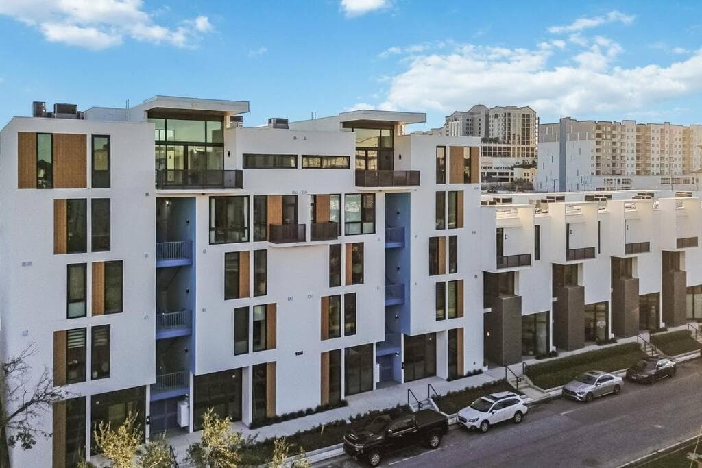 Rosemary District with Patio and in walking Distance to Downtown 3 Month Minimum