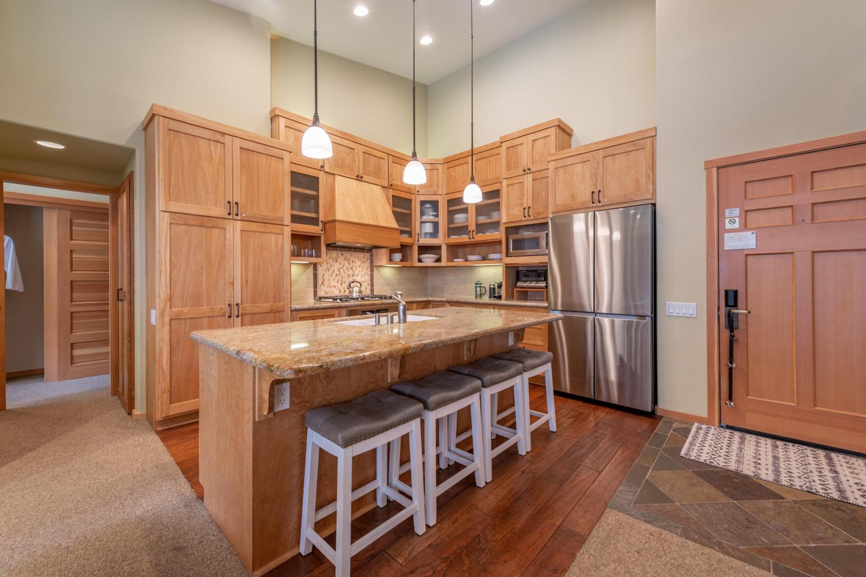 Luxury ski-in ski-out Palisades condo 200ft to KT22 Steps to Gondola Tram Funitel