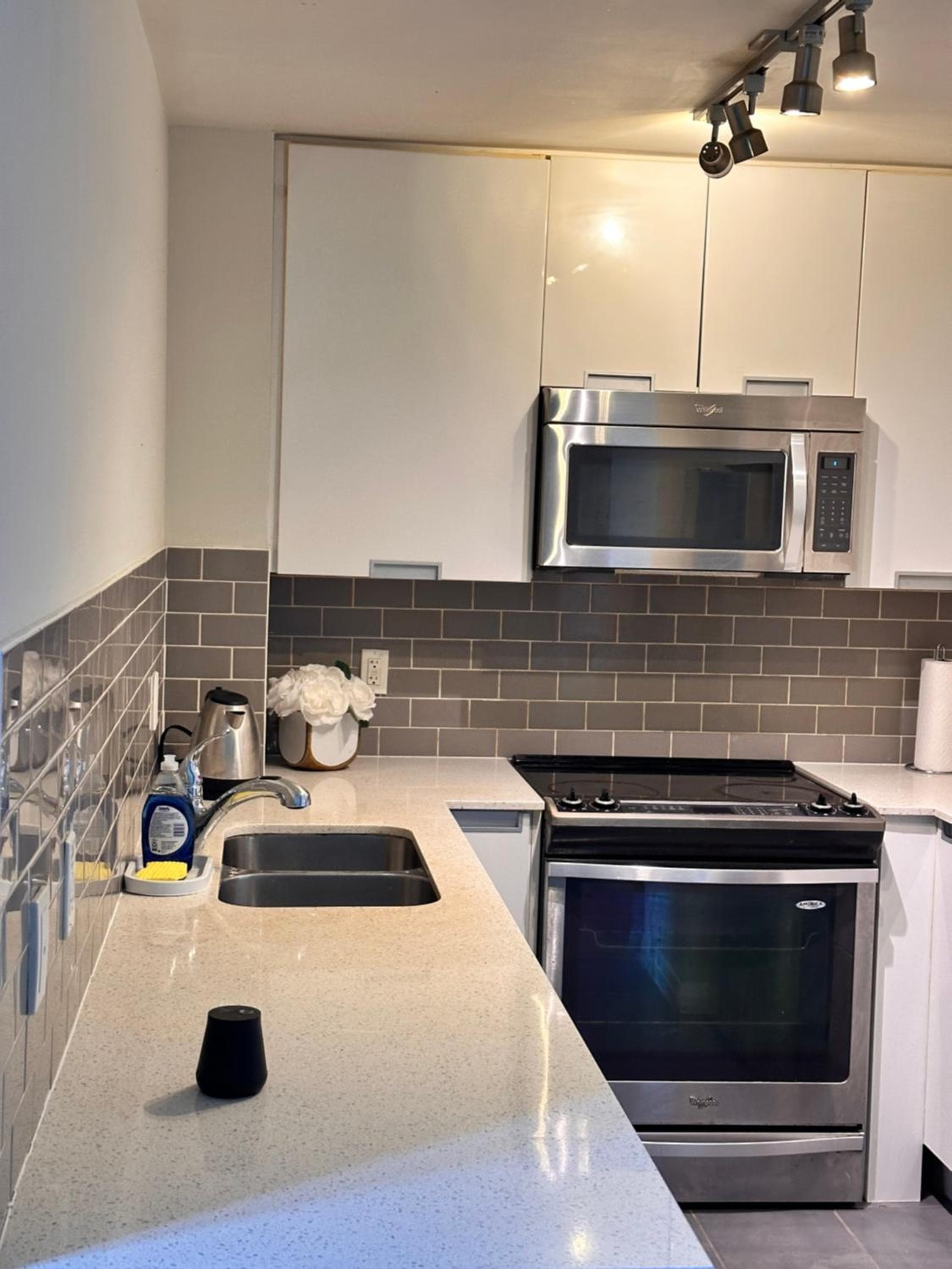 Cozy Room in a Townhouse Mississauga, Ontario canada