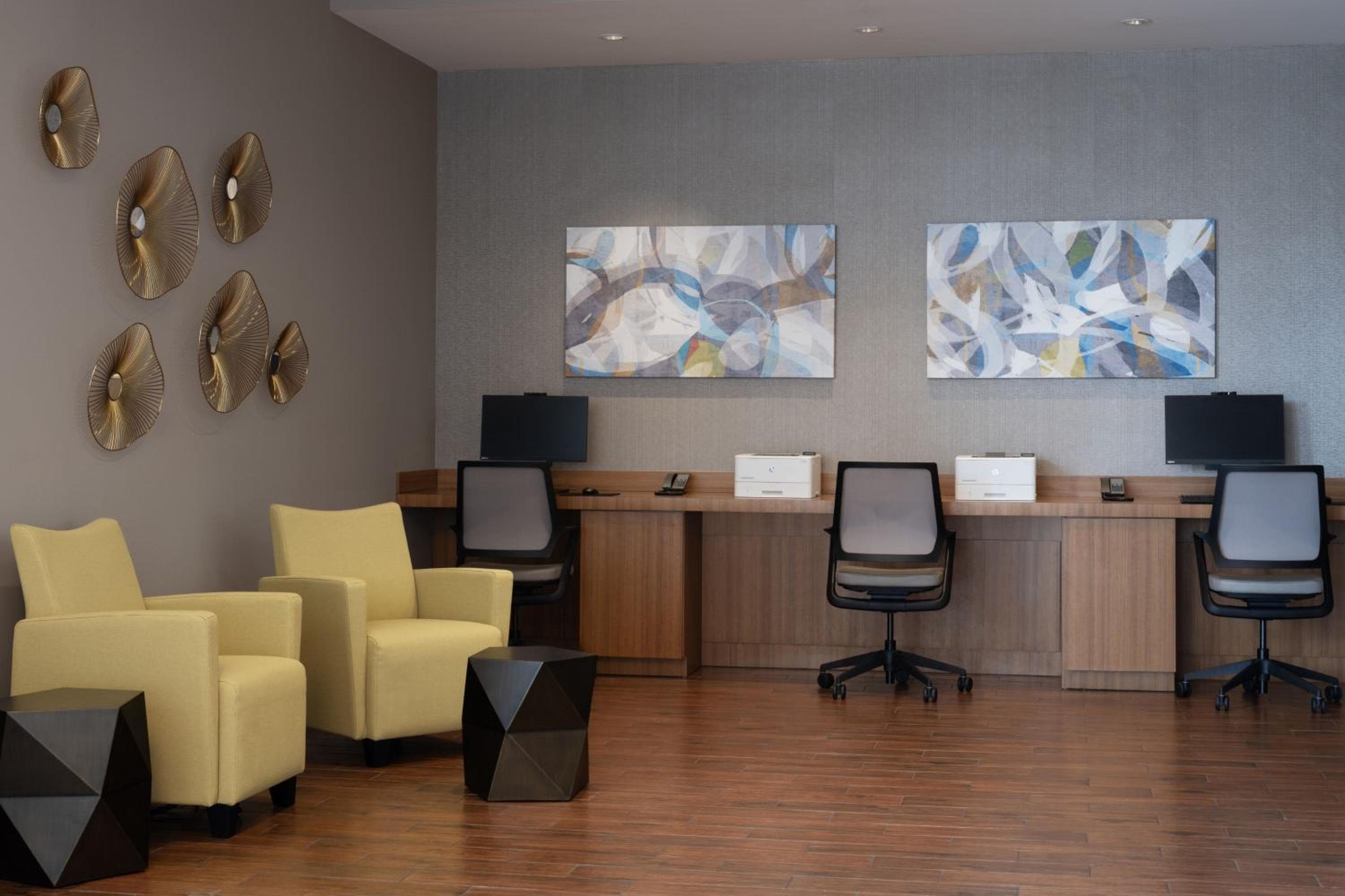 SpringHill Suites by Marriott Orlando at FLAMINGO CROSSINGS Town Center-Western Entrance